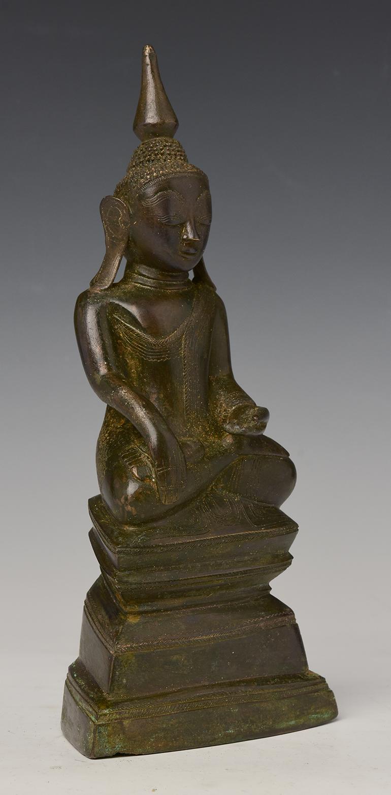 17th Century, Shan, Antique Burmese Bronze Seated Buddha For Sale 6