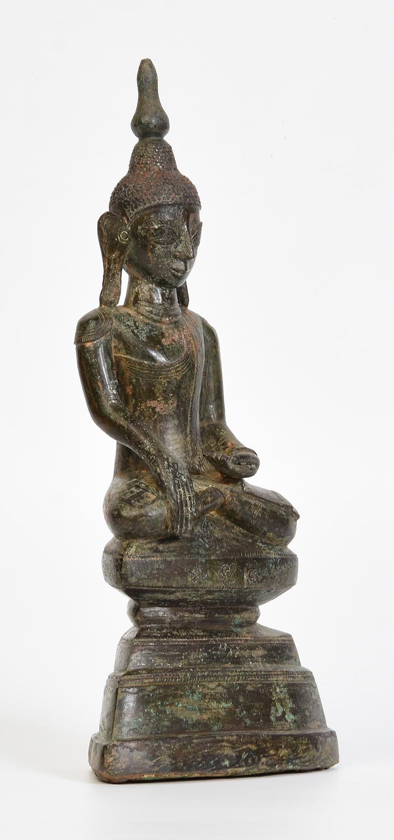 17th Century, Shan, Antique Burmese Bronze Seated Buddha For Sale 6