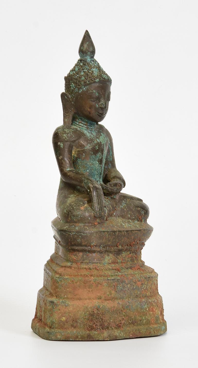 17th Century, Shan, Antique Burmese Bronze Seated Buddha For Sale 6