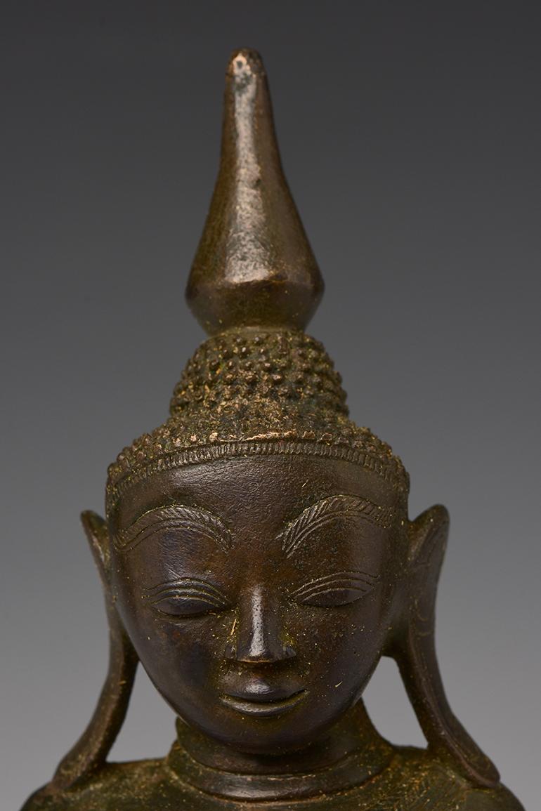 Burmese bronze Buddha sitting in Mara Vijaya (calling the earth to witness) posture on a base.

Age: Burma, Shan period, 17th century
Size: Height 26.3 C.M. / width 12.7 C.M.
Condition: Nice condition overall.

100% satisfaction and