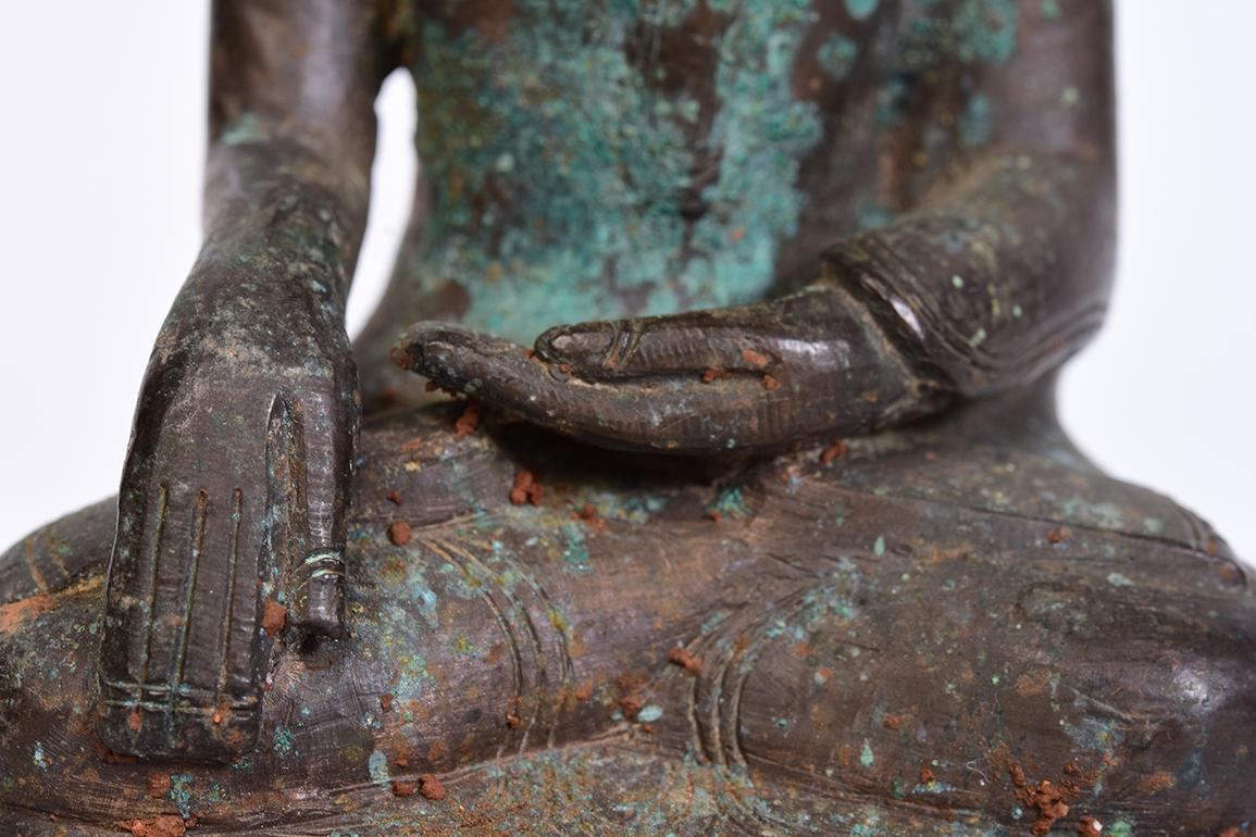 Sculpté à la main 17e siècle, Shan, Bouddha assis en bronze birman ancien en vente