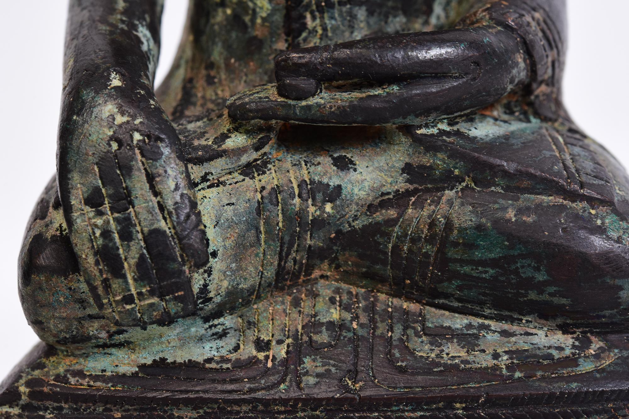 Shan, antiker burmesischer sitzender Buddha aus Bronze, 17. Jahrhundert (Handgeschnitzt) im Angebot