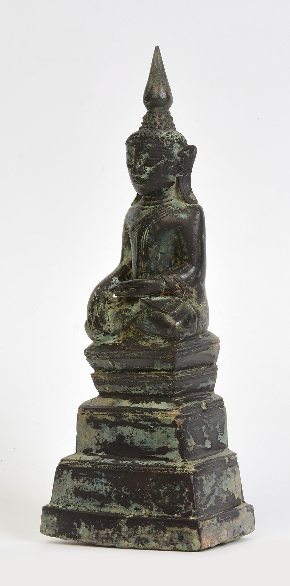 17th Century, Shan, Antique Burmese Bronze Seated Buddha For Sale 1