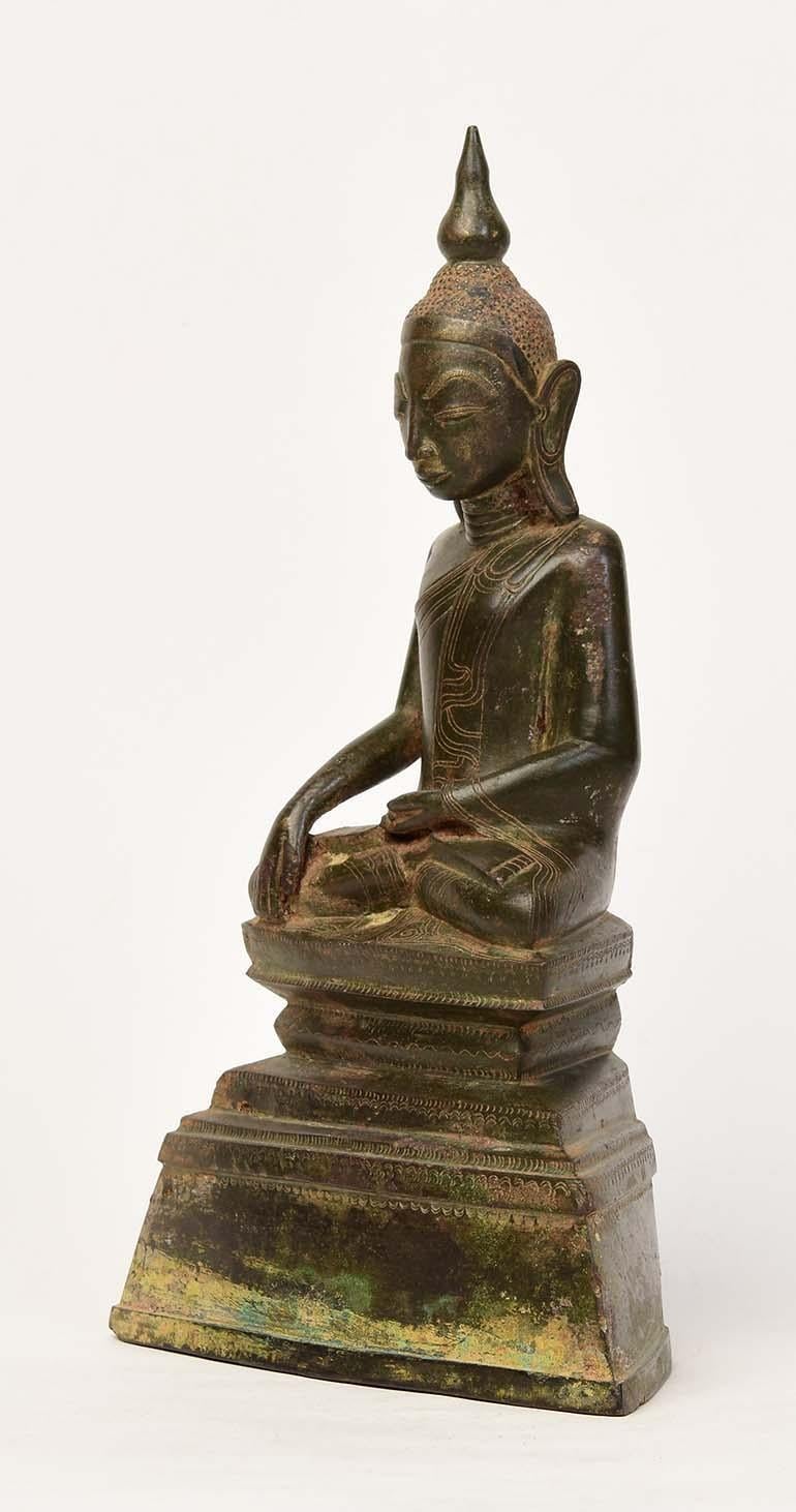 17th Century, Shan, Antique Burmese Bronze Seated Buddha For Sale 2