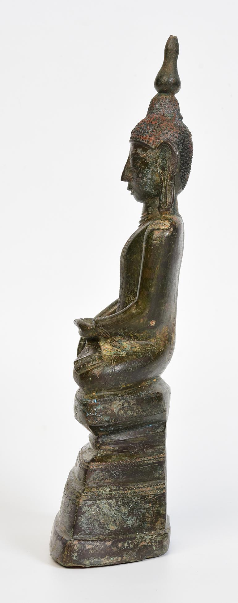 17th Century, Shan, Antique Burmese Bronze Seated Buddha For Sale 2
