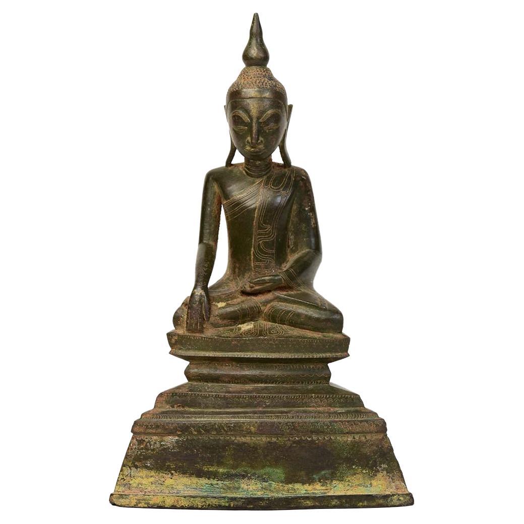 17ème siècle, Shan, Bouddha assis en bronze birman ancien