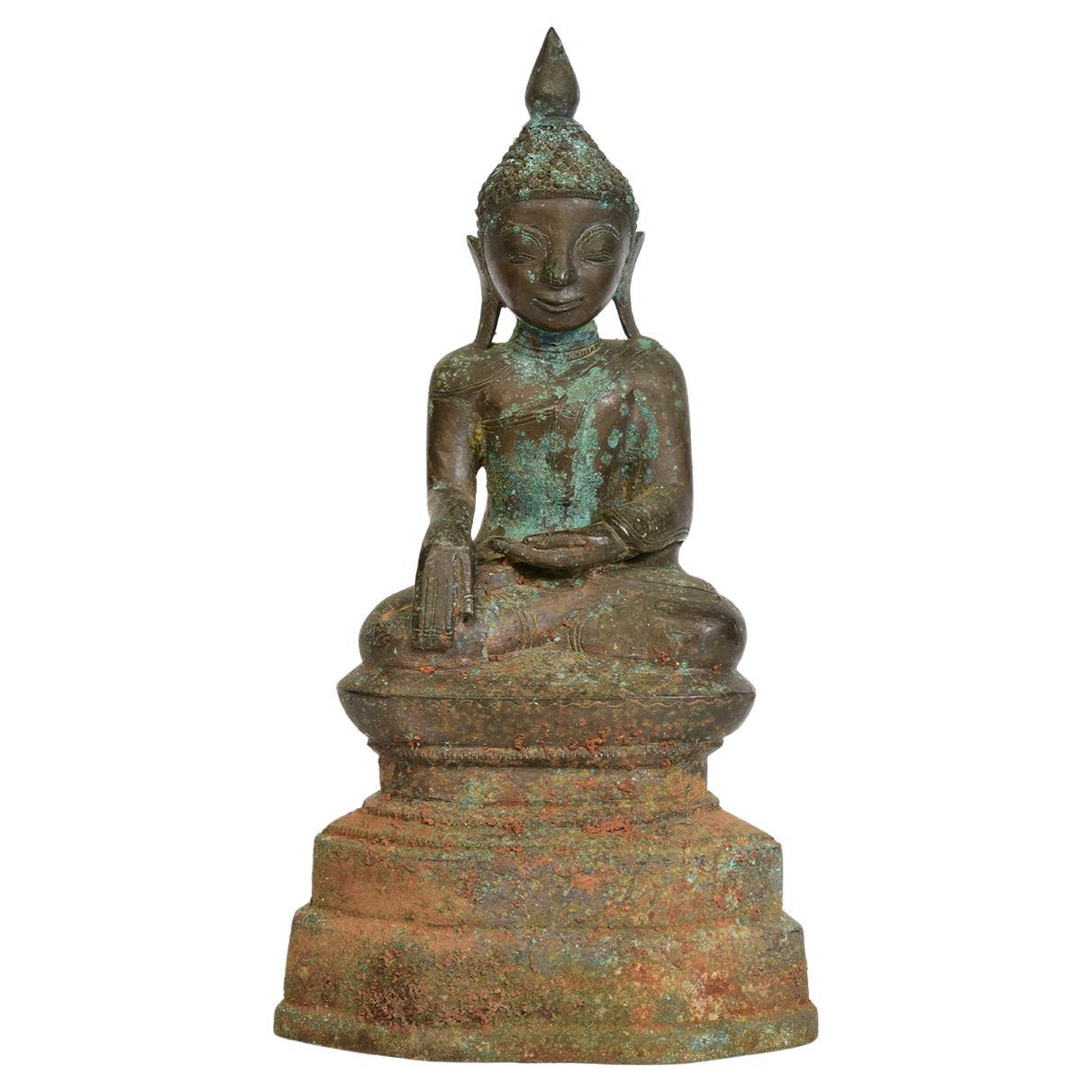 Shan, antiker burmesischer sitzender Buddha aus Bronze, 17. Jahrhundert