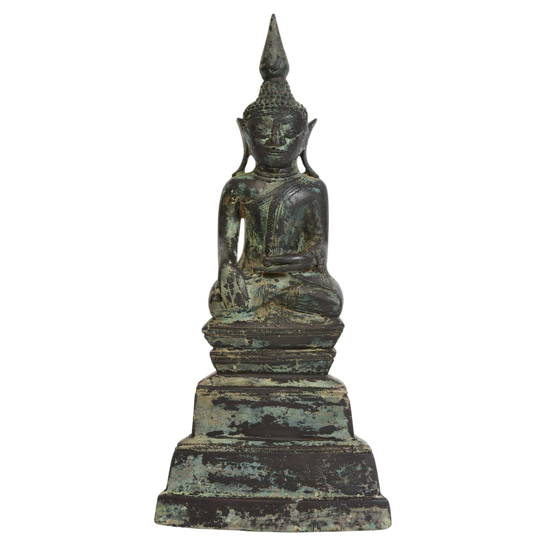 Shan, antiker burmesischer sitzender Buddha aus Bronze, 17. Jahrhundert im Angebot