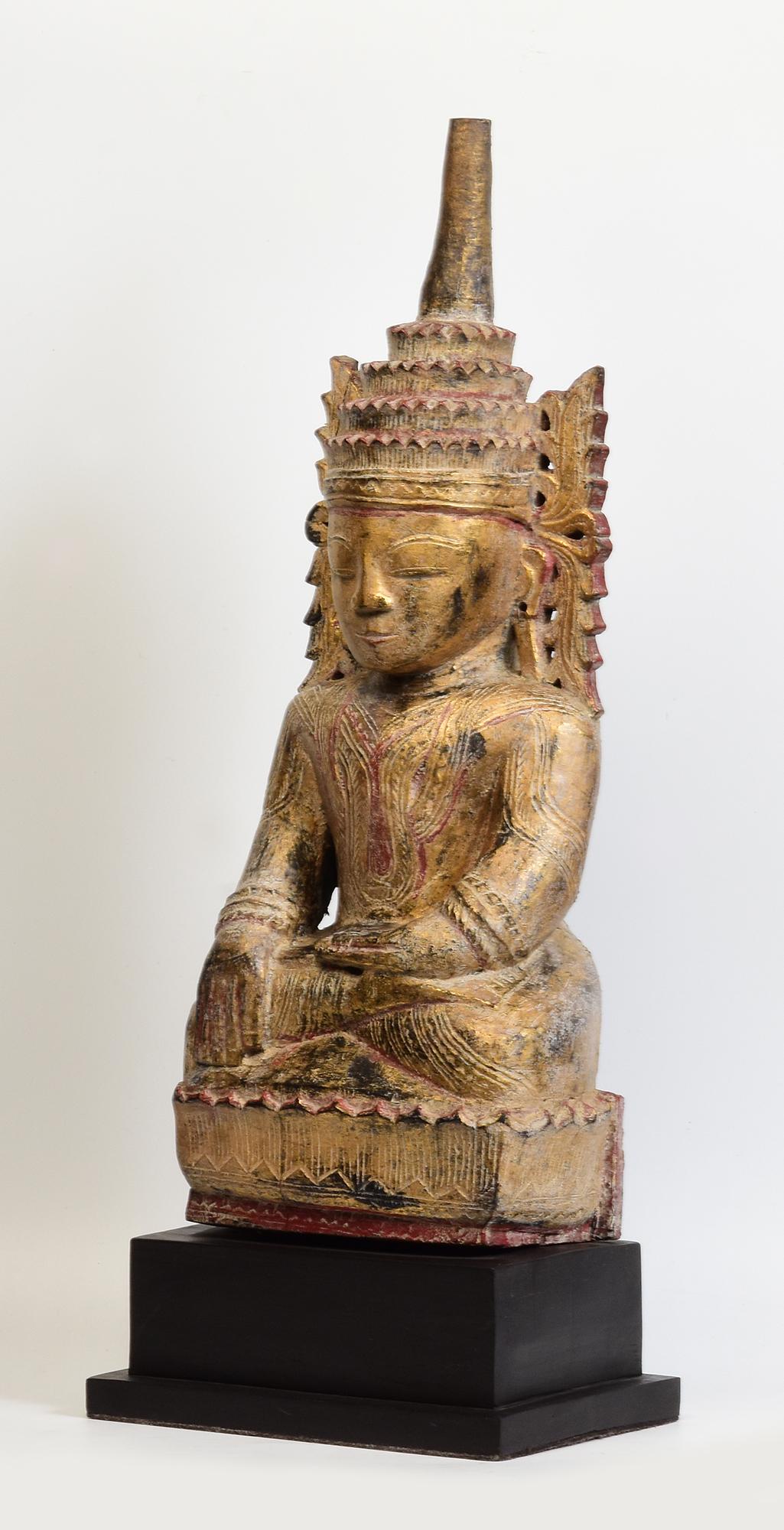17th Century, Shan, Antique Burmese Wooden King Crowned Seated Buddha For Sale 1