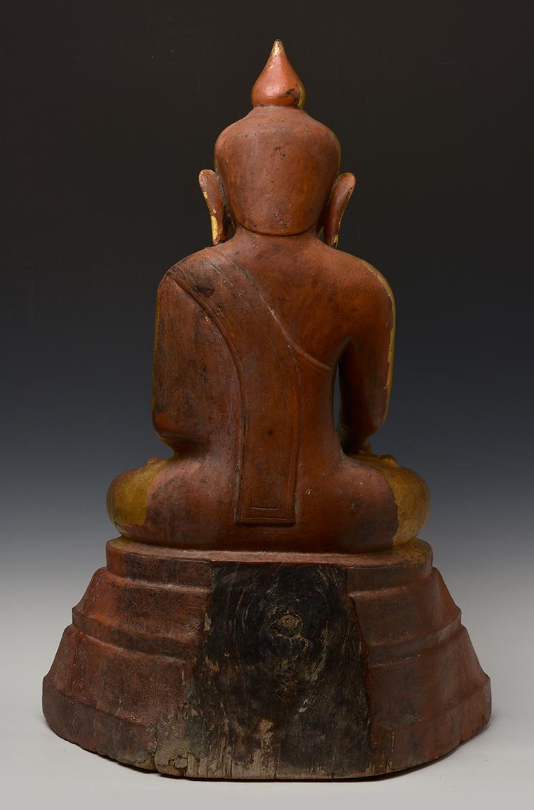 Bouddha assis en bois birman ancien Shan du 17ème siècle en vente 3