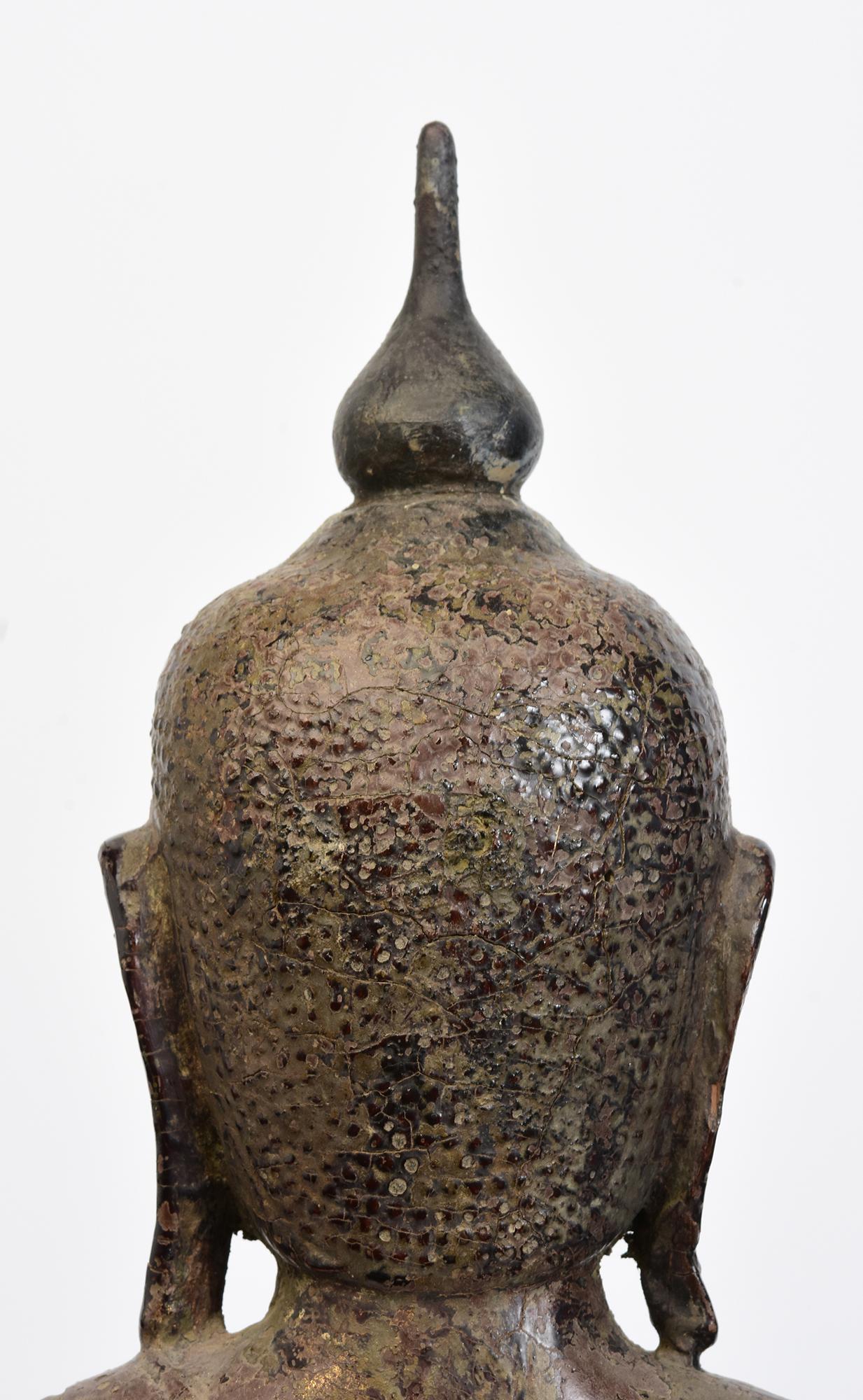 Bouddha assis en bois birman ancien Shan du 17ème siècle en vente 3