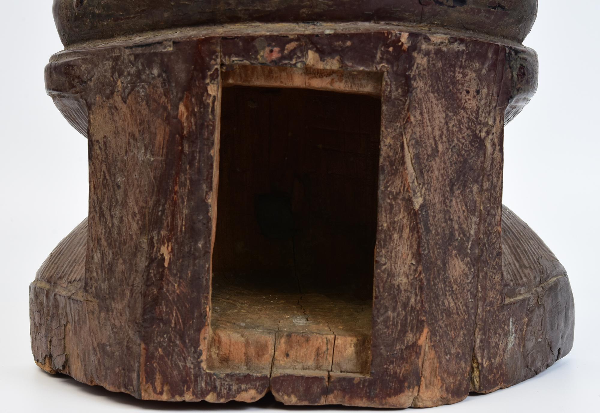 Bouddha assis en bois birman ancien Shan du 17ème siècle en vente 4