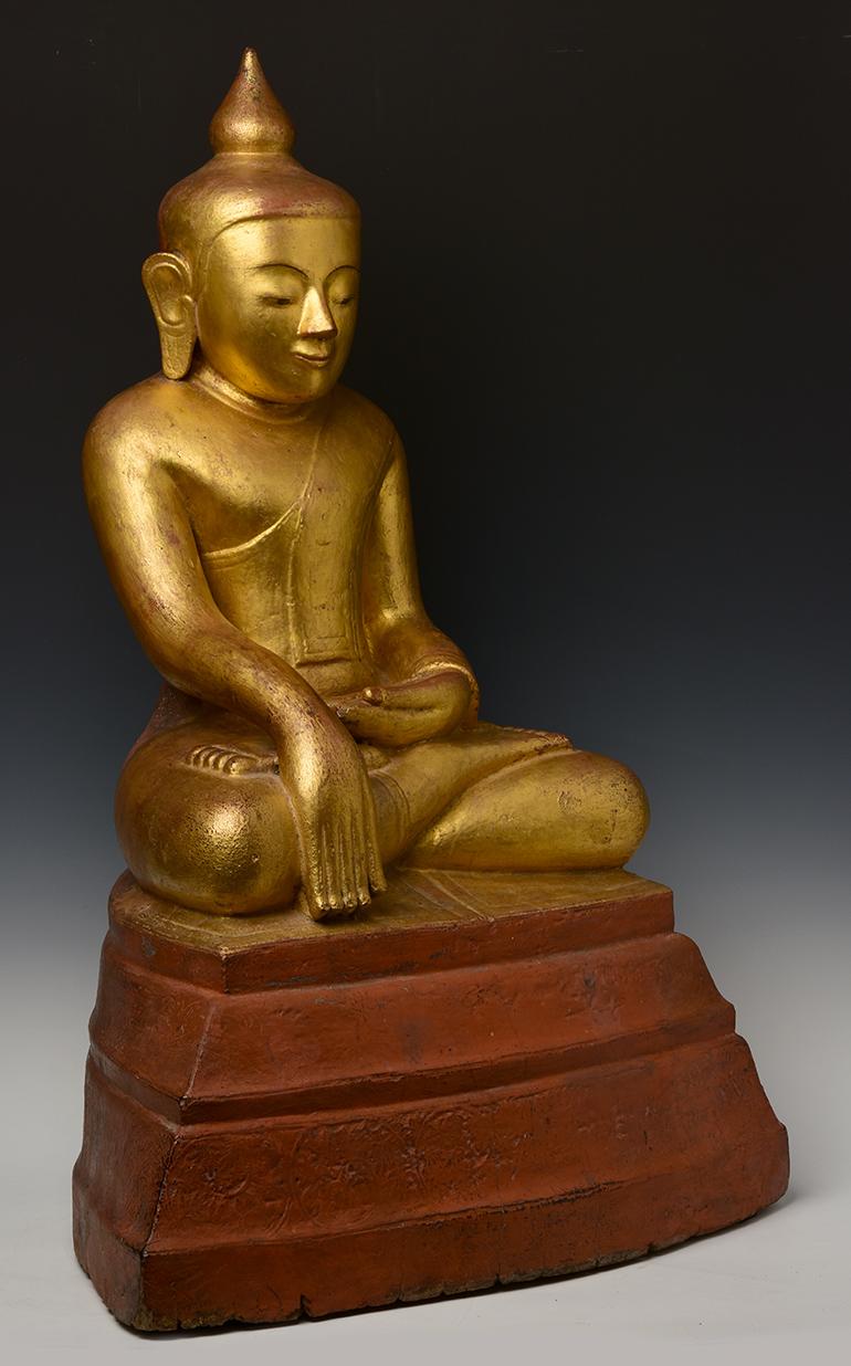 Bouddha assis en bois birman ancien Shan du 17ème siècle en vente 5