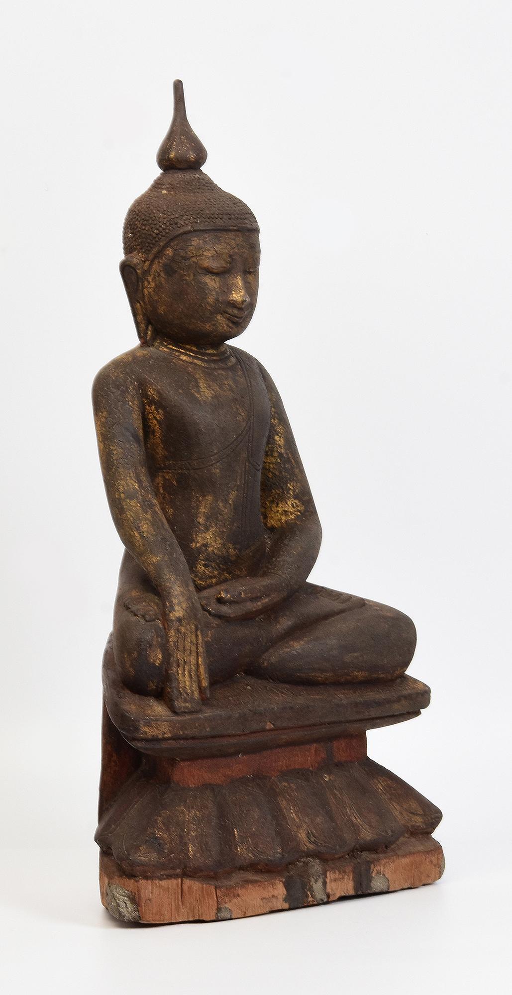 Bouddha assis en bois birman ancien Shan du 17ème siècle en vente 5