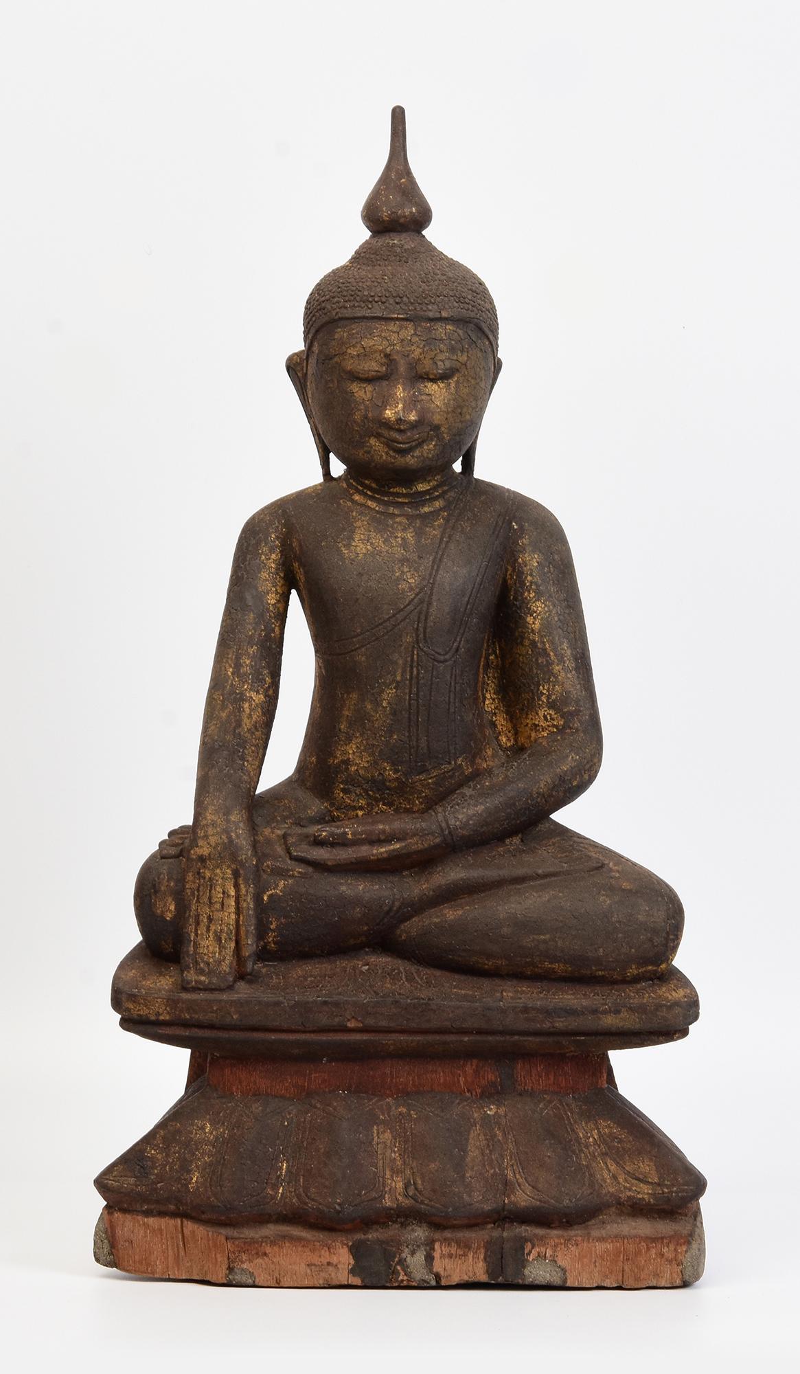 Bouddha assis en bois birman ancien Shan du 17ème siècle en vente 6