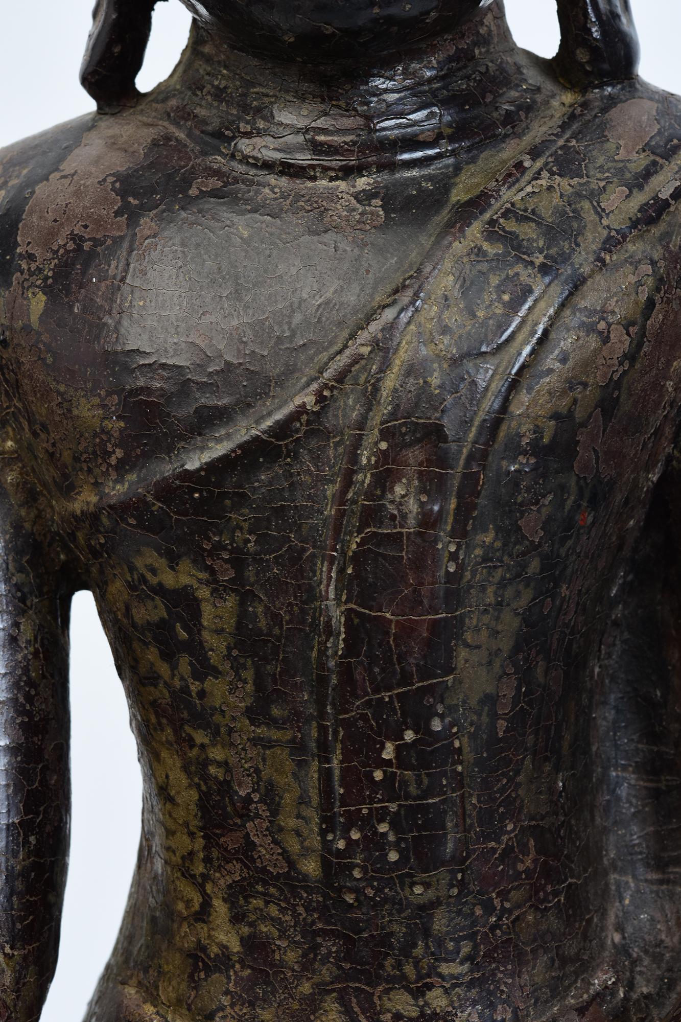 Birman Bouddha assis en bois birman ancien Shan du 17ème siècle en vente