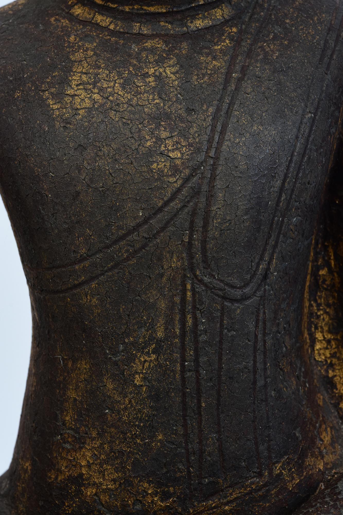 Birman Bouddha assis en bois birman ancien Shan du 17ème siècle en vente