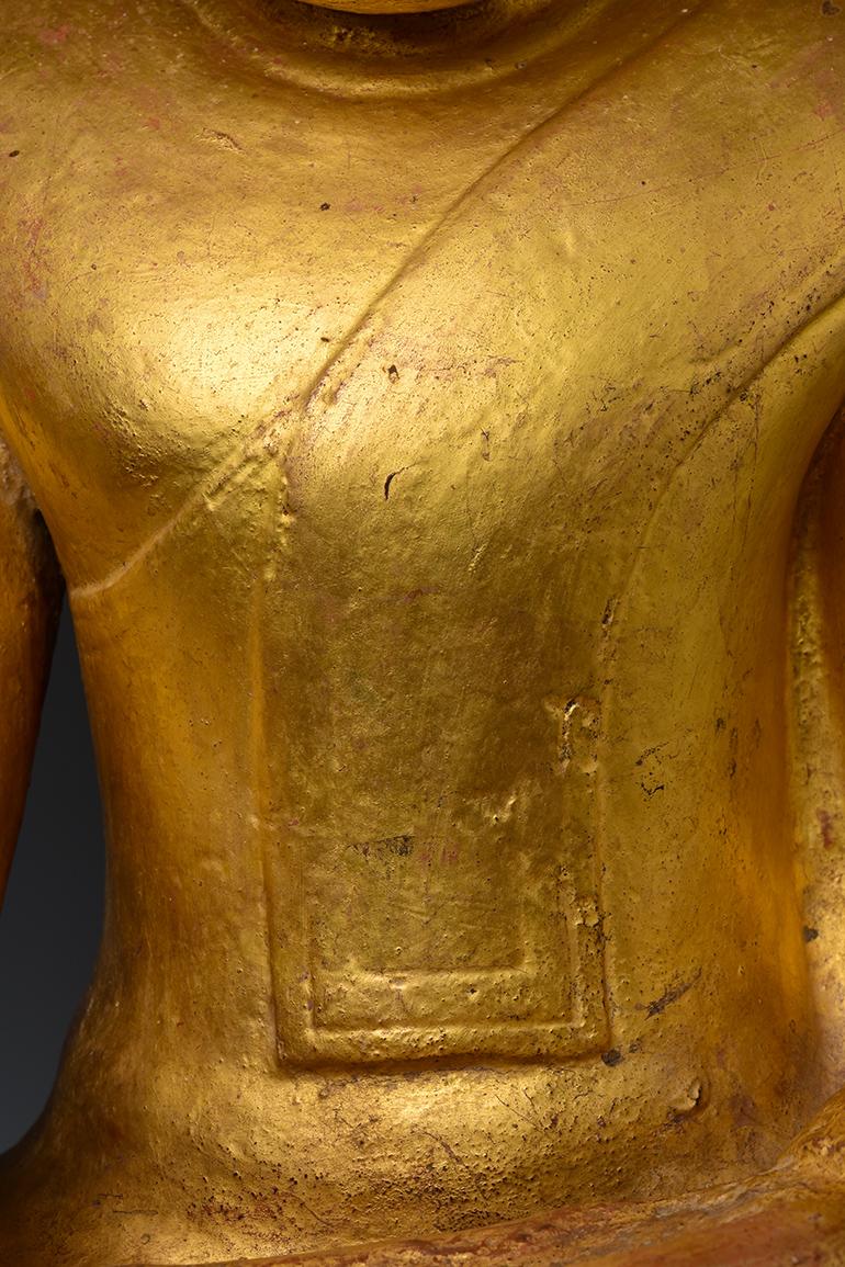 Sculpté à la main Bouddha assis en bois birman ancien Shan du 17ème siècle en vente