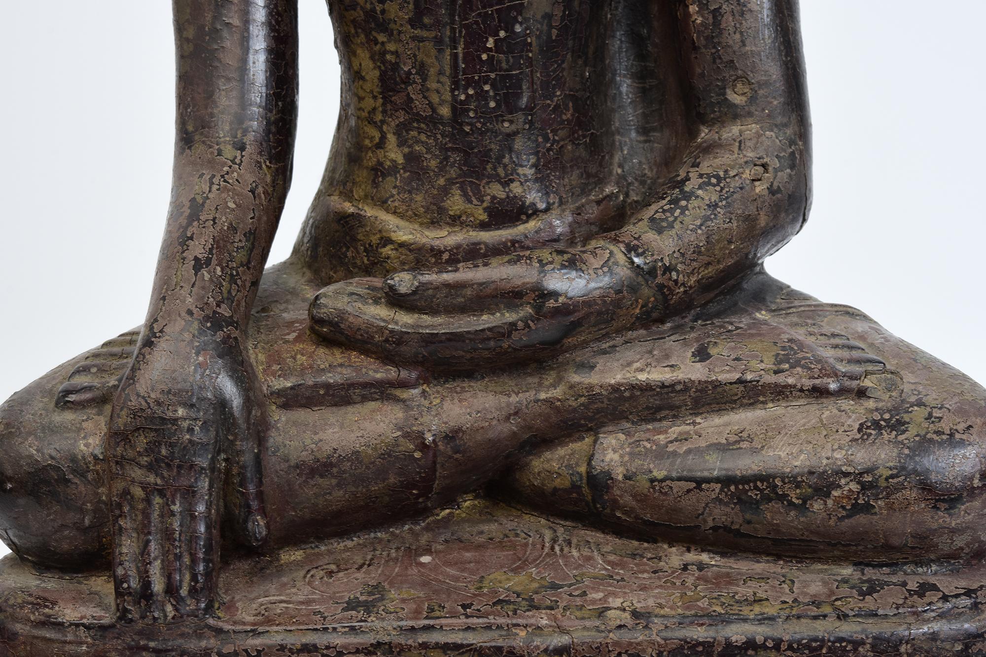 Sculpté à la main Bouddha assis en bois birman ancien Shan du 17ème siècle en vente