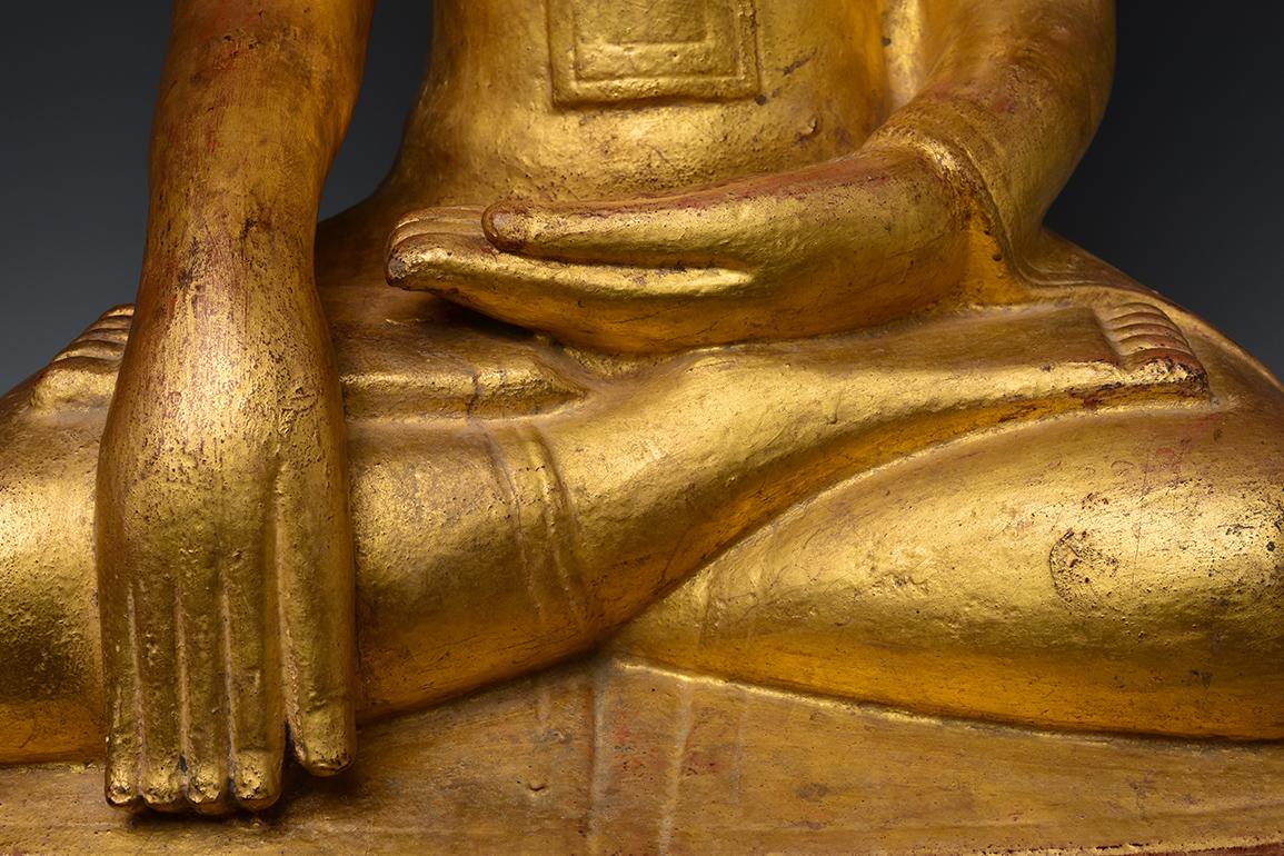 Bouddha assis en bois birman ancien Shan du 17ème siècle Bon état - En vente à Sampantawong, TH