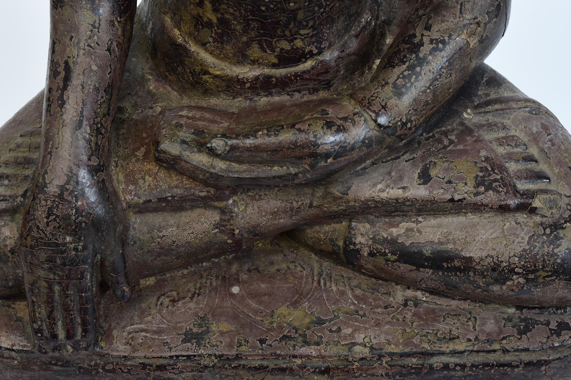 Bouddha assis en bois birman ancien Shan du 17ème siècle Bon état - En vente à Sampantawong, TH