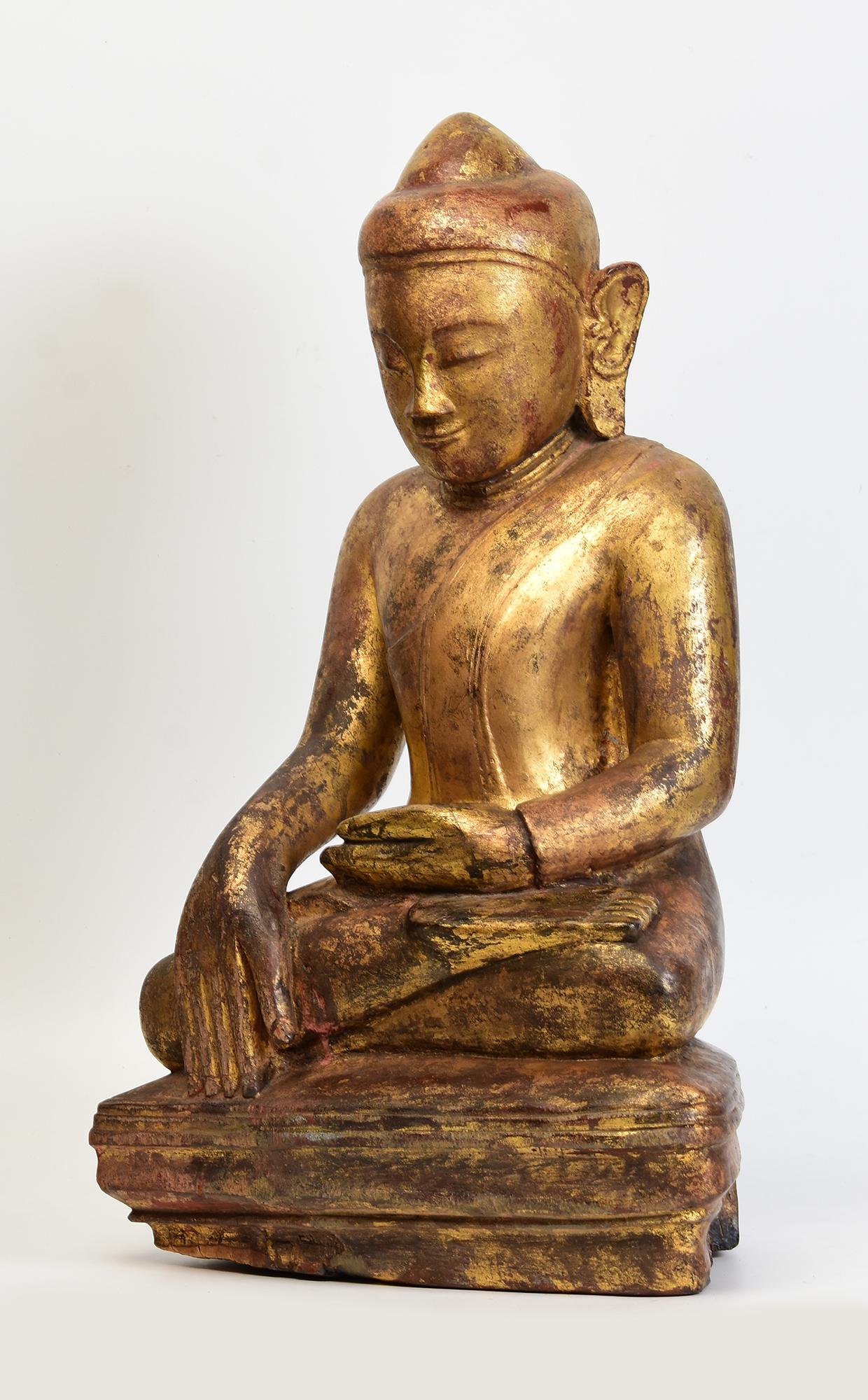 17th Century, Shan, Antique Burmese Wooden Seated Buddha For Sale 1