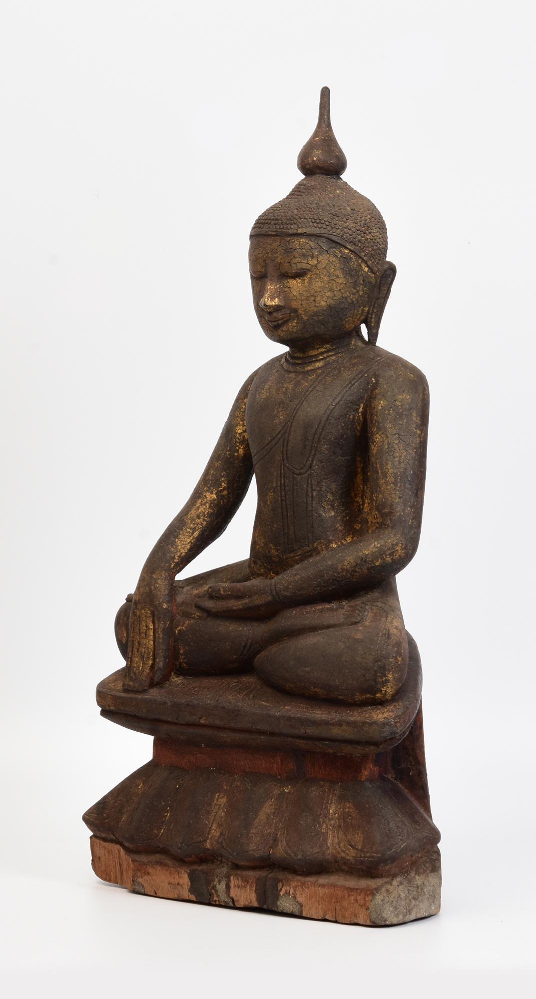 Bois Bouddha assis en bois birman ancien Shan du 17ème siècle en vente