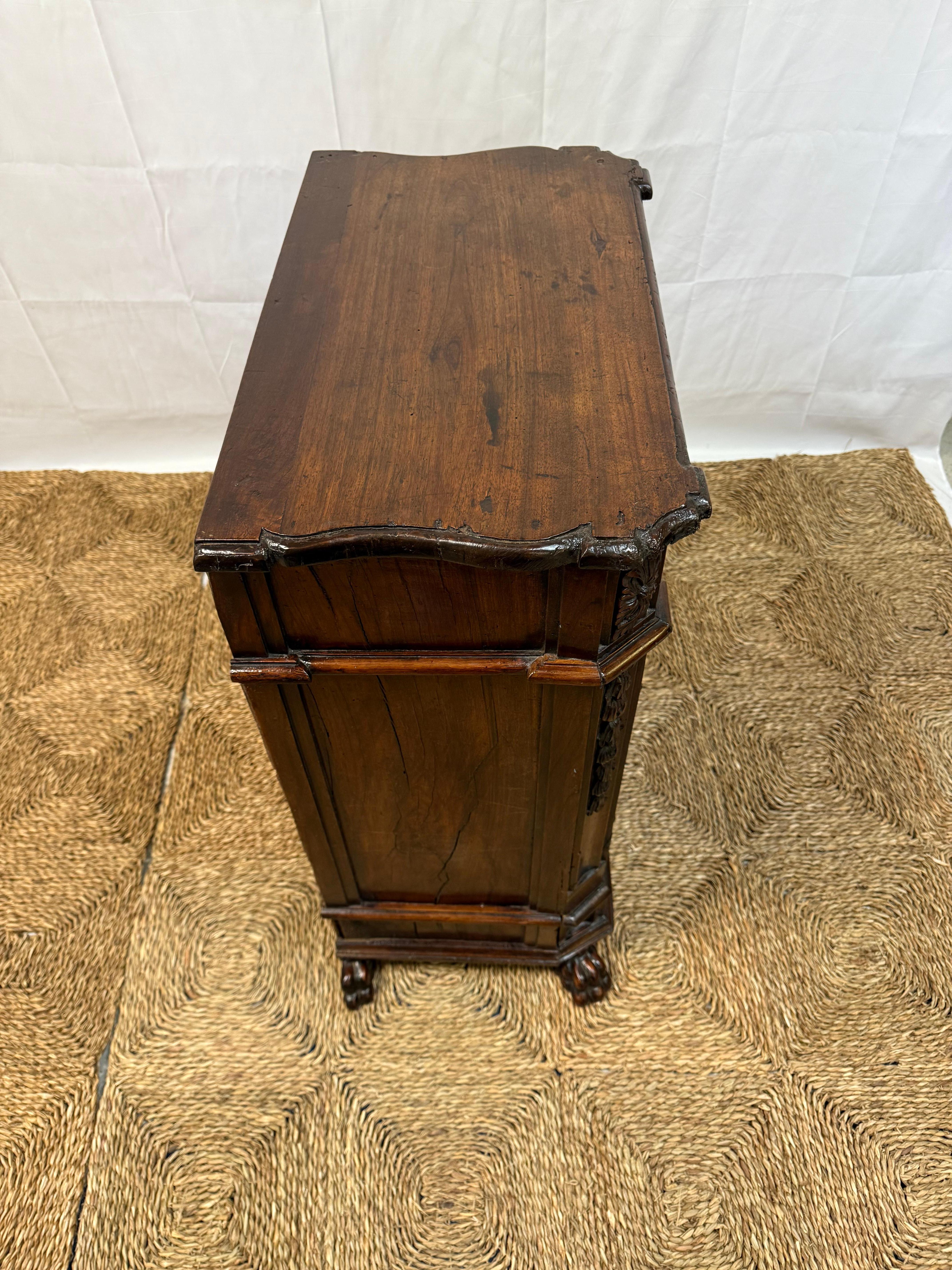 17th Century Shaped and Carved Walnut 5-Drawer Commodino In Good Condition For Sale In New York, NY