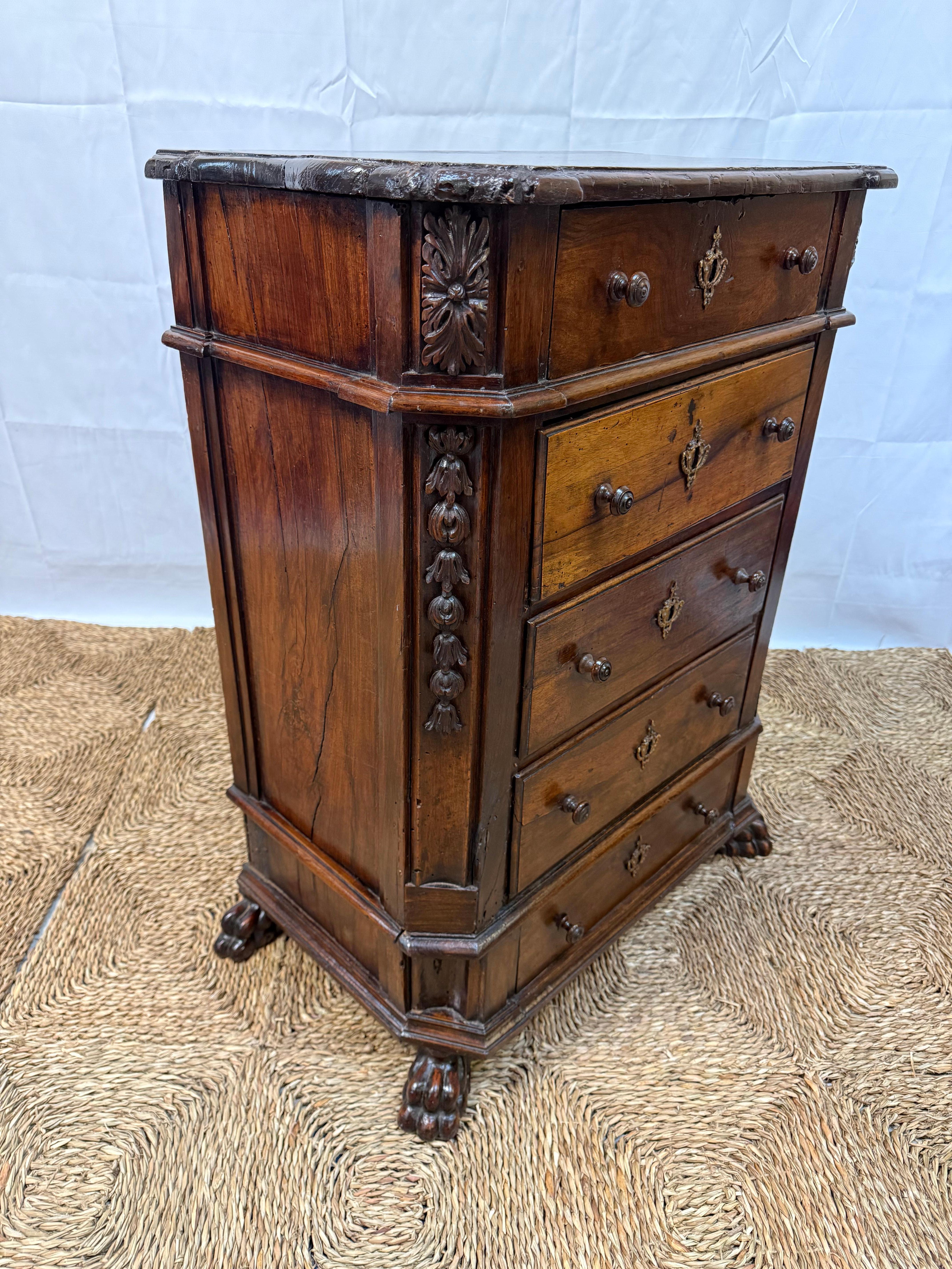 18th Century and Earlier 17th Century Shaped and Carved Walnut 5-Drawer Commodino For Sale