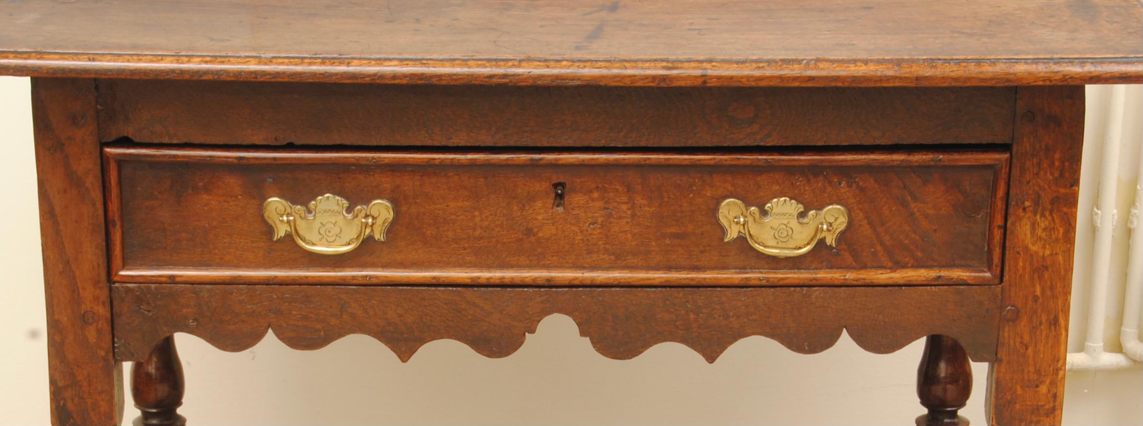 17th Century Single Drawer Oak Side Table In Good Condition For Sale In Lincolnshire, GB