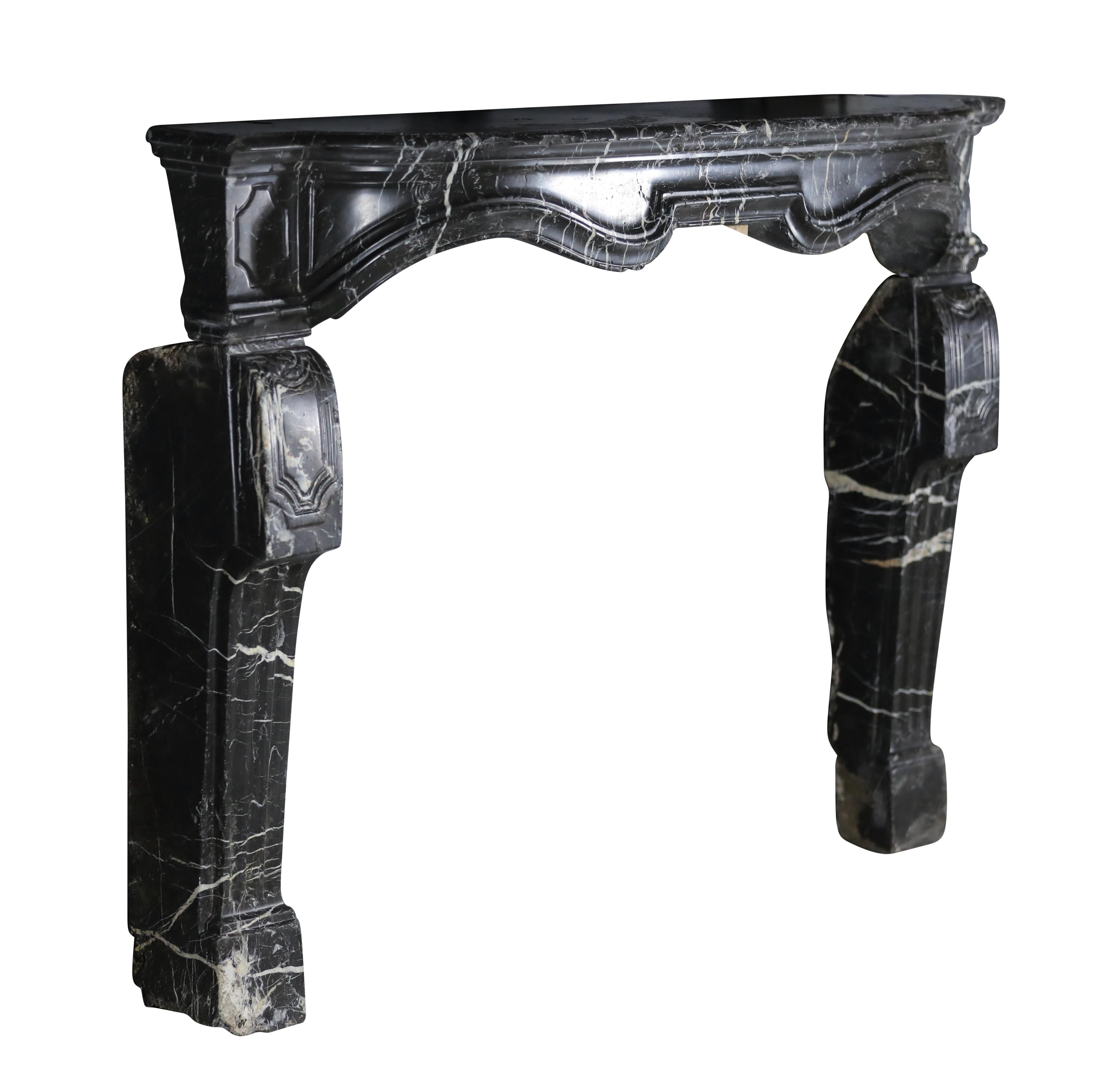 17th Century Small Fireplace Mantel In Dark Marble With White Veining For Sale 6