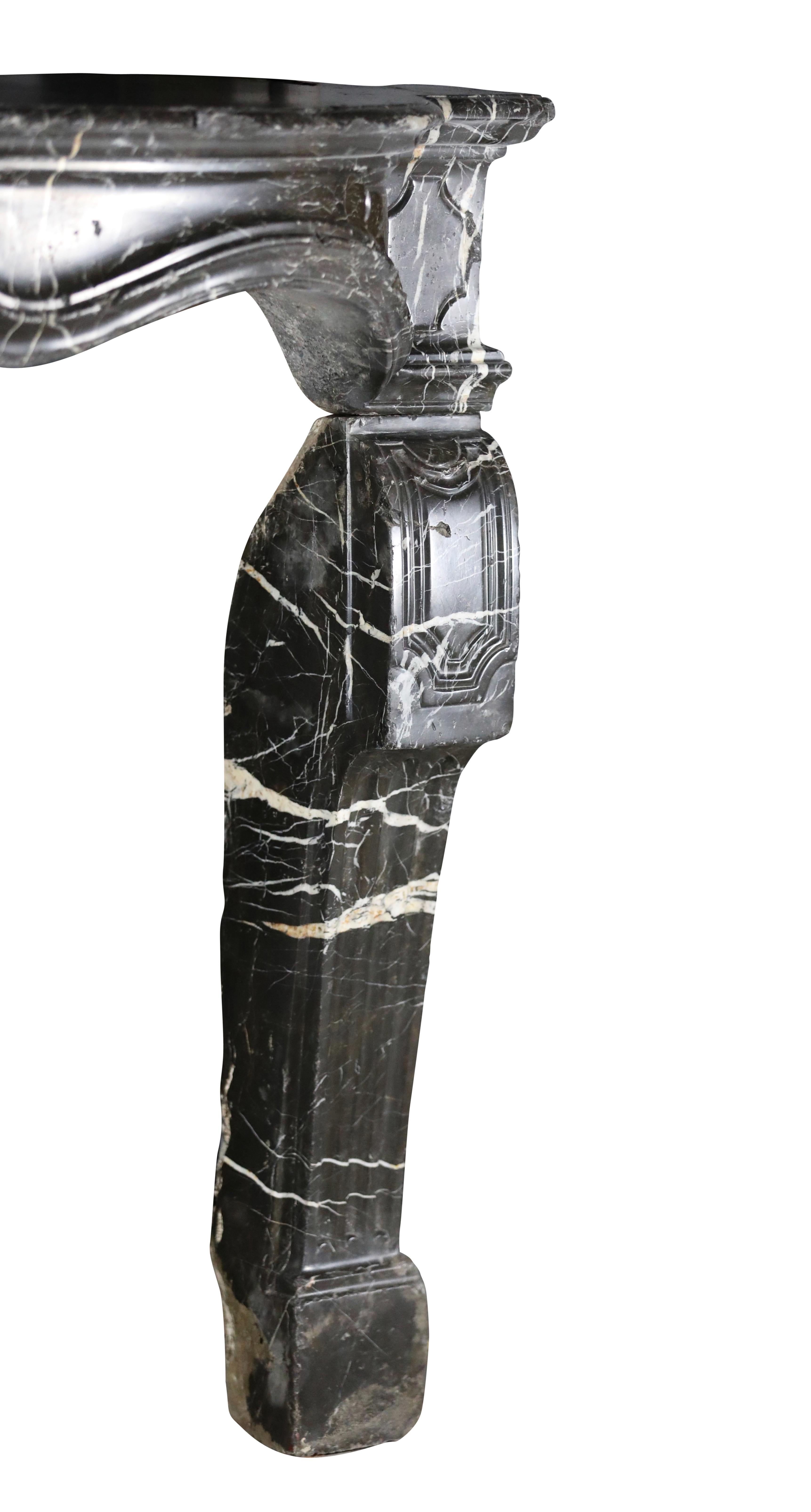17th Century Small Fireplace Mantel In Dark Marble With White Veining For Sale 8