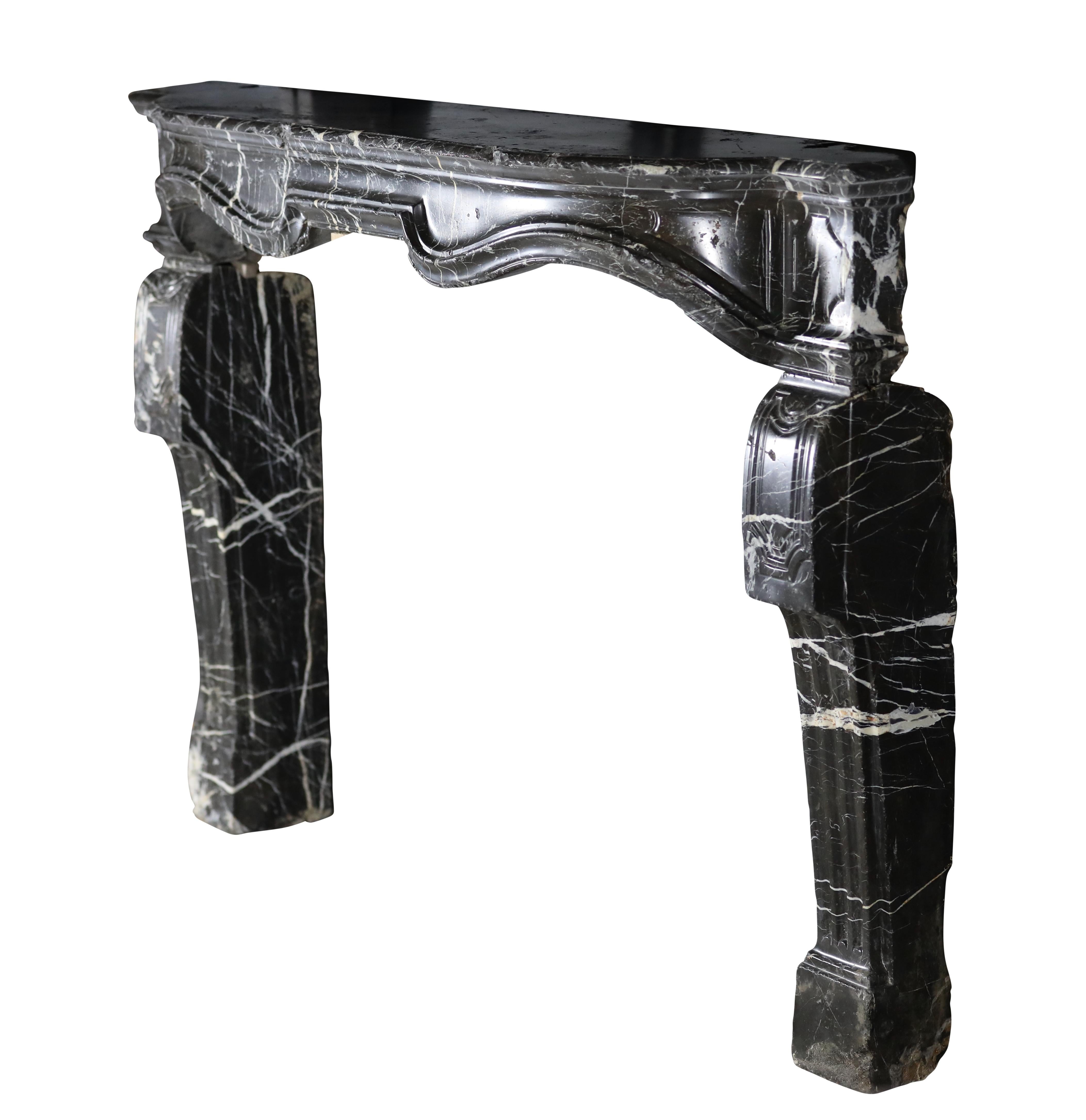 17th Century Small Fireplace Mantel In Dark Marble With White Veining For Sale 9