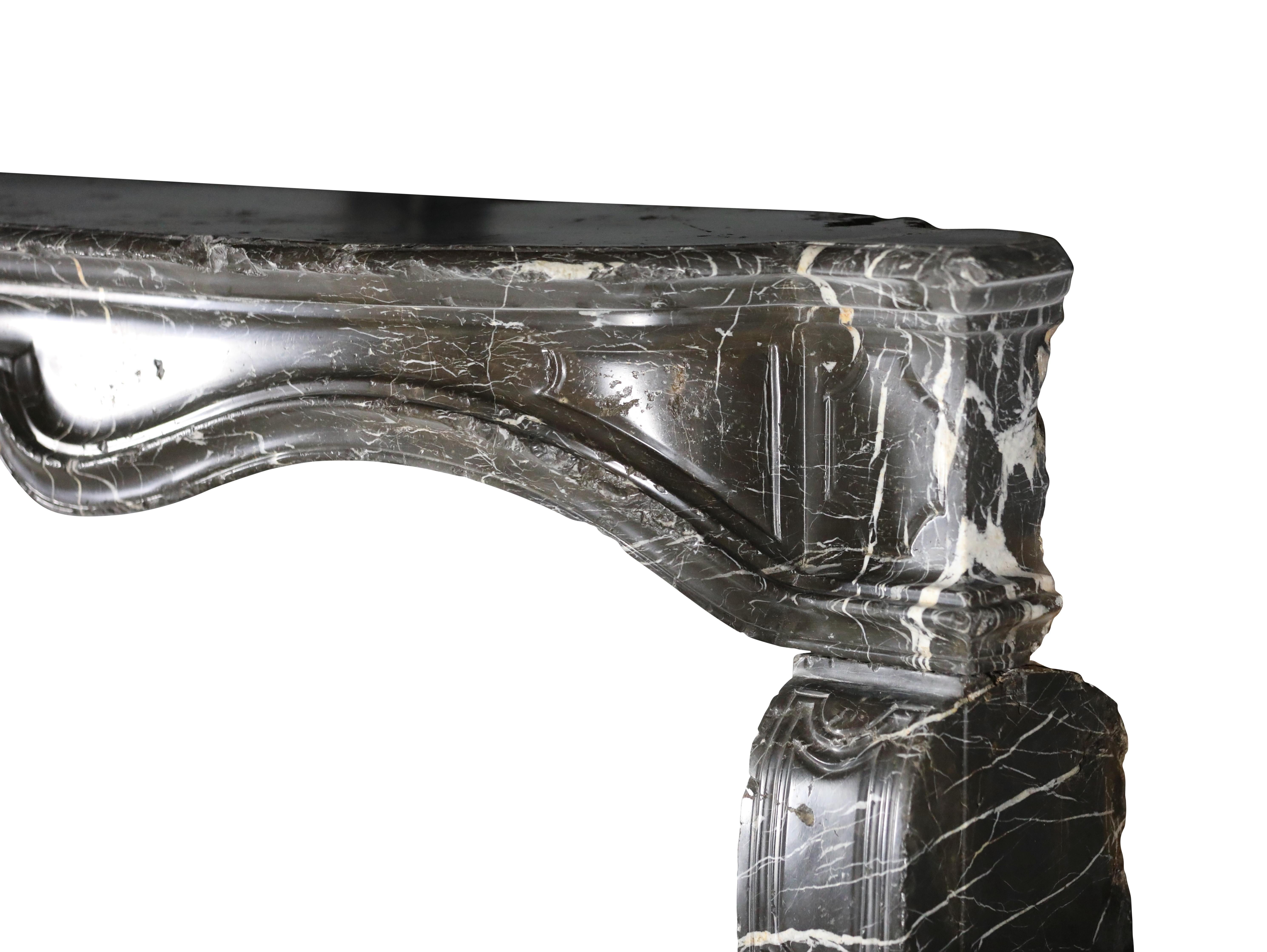 17th Century Small Fireplace Mantel In Dark Marble With White Veining For Sale 12