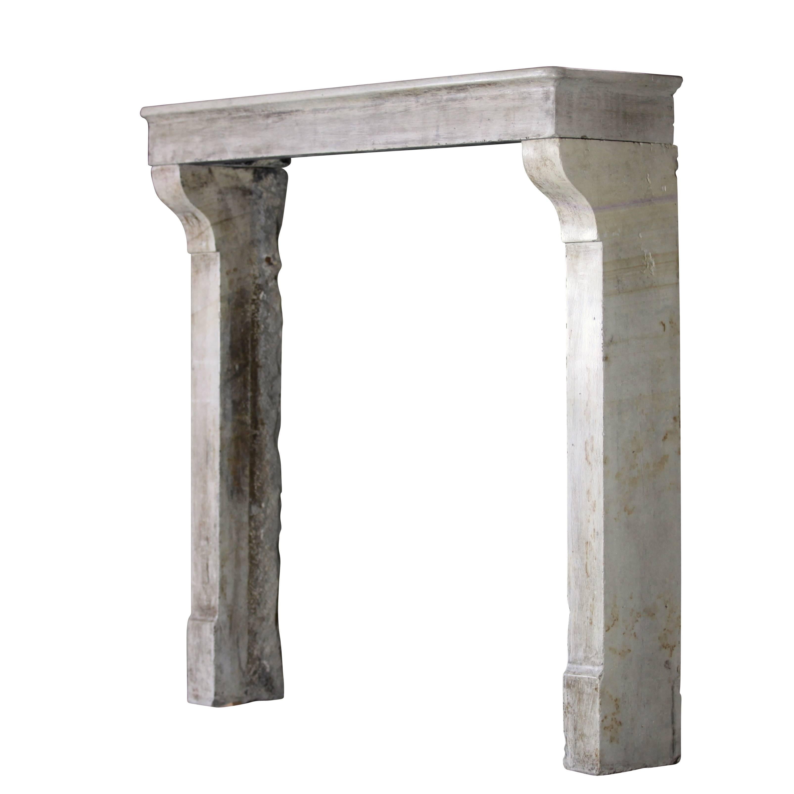 17th Century Small French Country Limestone Antique Fireplace Surround In Good Condition In Beervelde, BE