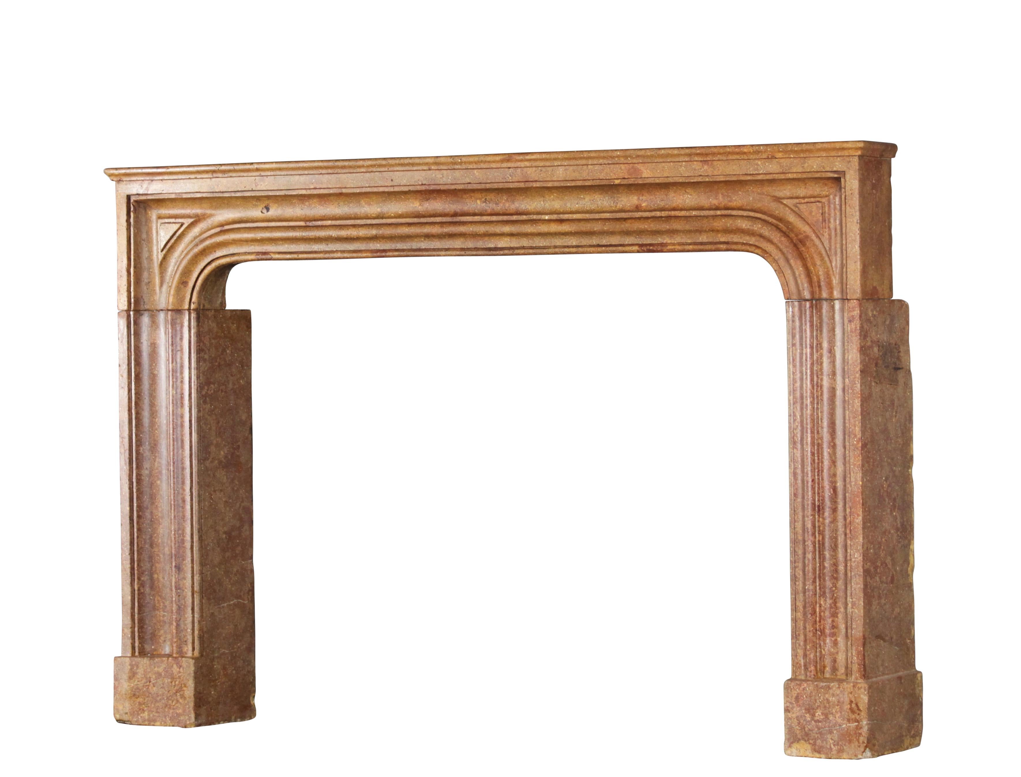 Fine European And Small Straight Italian Antique Fireplace Surround in Marble For Sale 3