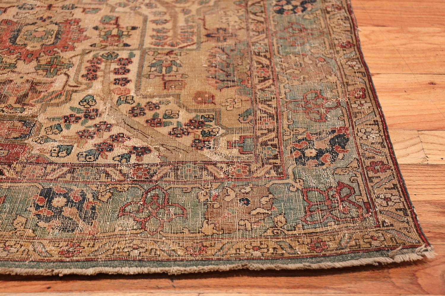 17th Century Small Size Persian Khorassan Rug. 4 ft 5 in x 5 ft 9 in For Sale 7