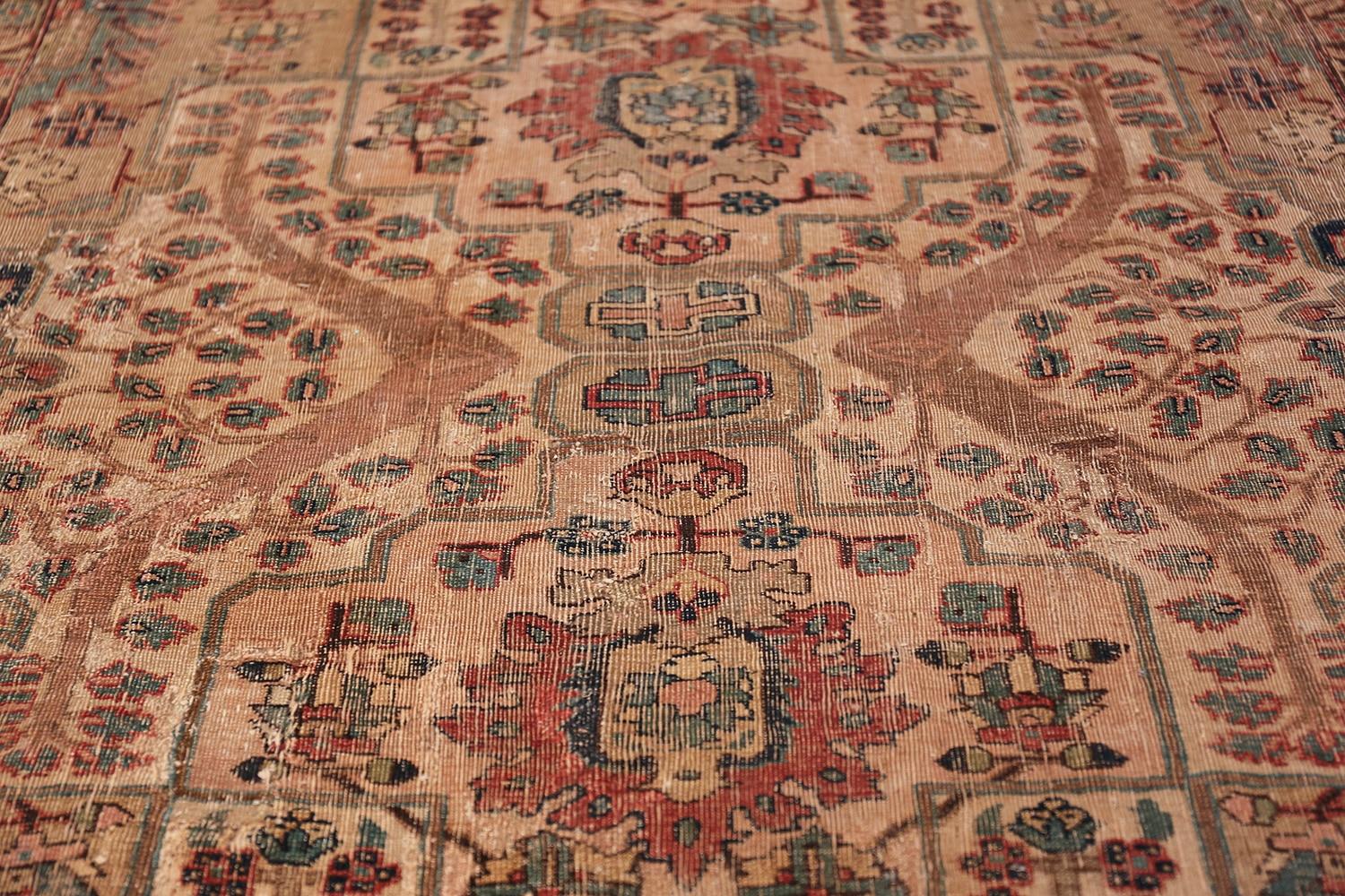 17th Century Small Size Persian Khorassan Rug. 4 ft 5 in x 5 ft 9 in In Good Condition For Sale In New York, NY