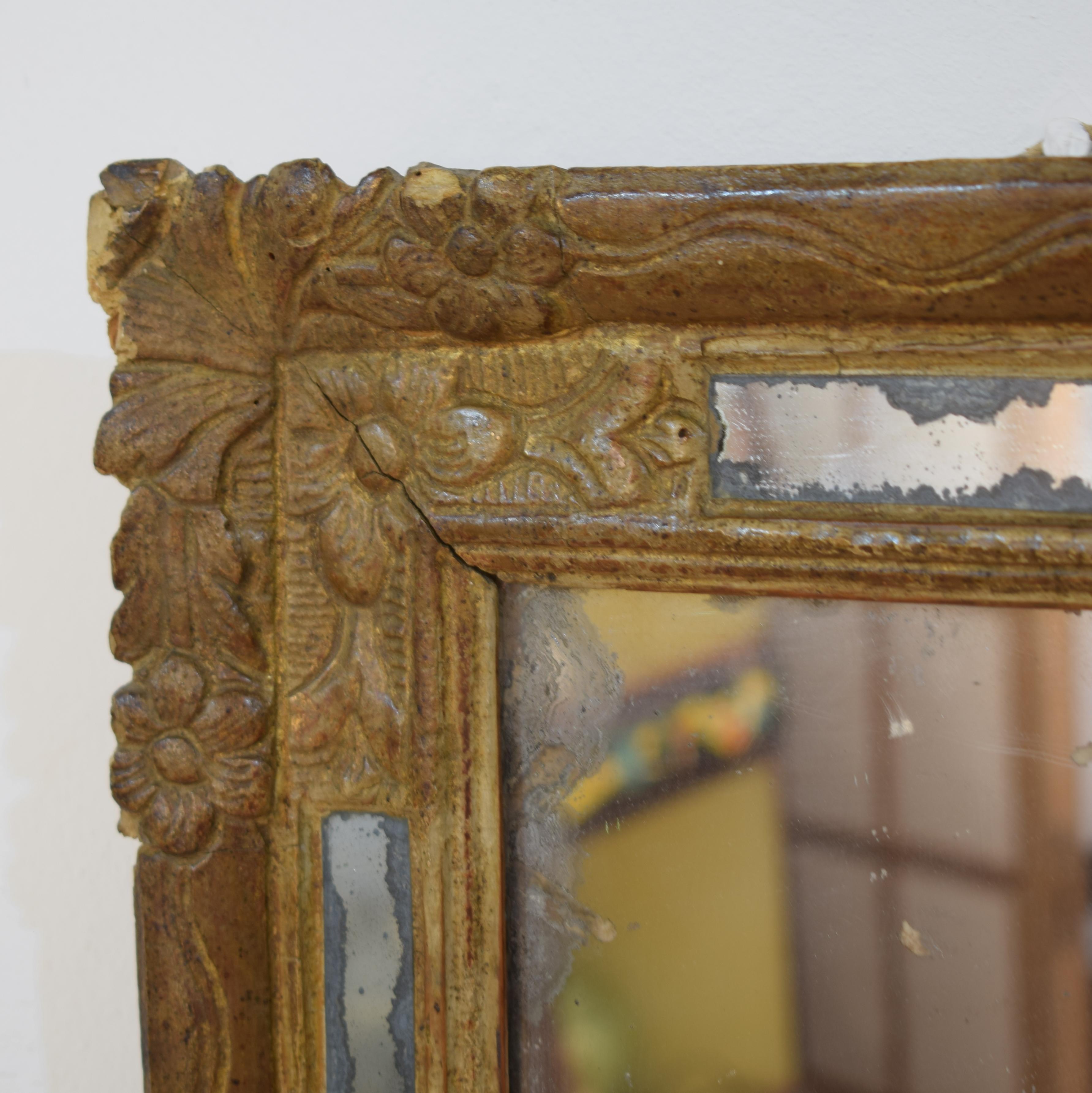17th Century Small Spanish Baroque Mirror, Carved and Gilded, circa 1670 In Good Condition In Berlin, DE