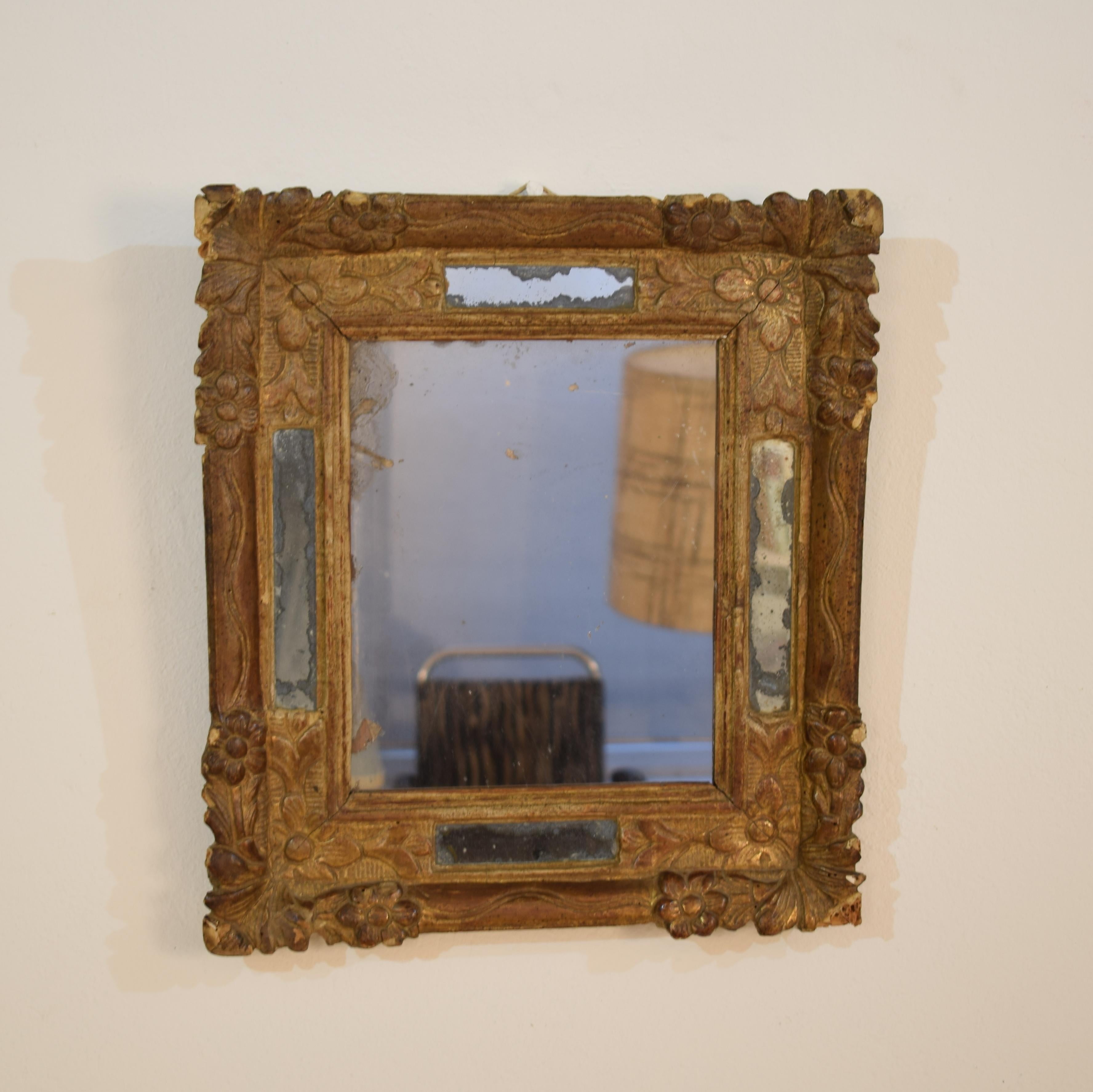 17th Century Small Spanish Baroque Mirror, Carved and Gilded, circa 1670 2