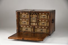 Petit cabinet espagnol du 17e siècle (Bargueño)