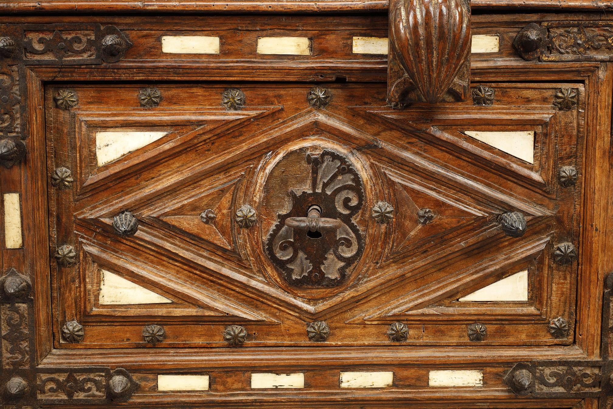 17th Century Spanish Bargueno and Taquillon in Walnut and Bone Marquetry 11