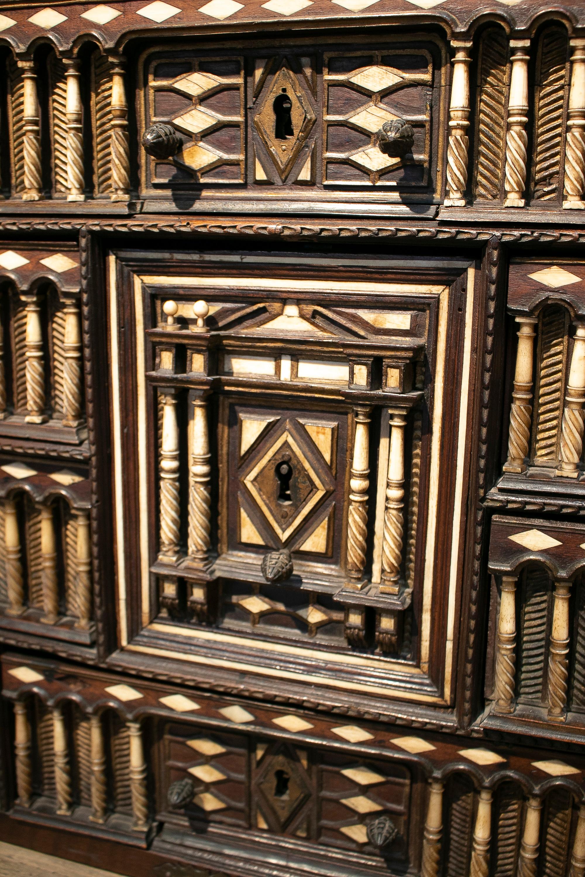 17th Century Spanish Bargueño Desk Hand Made 10-Drawer Wooden Portable Chest 7