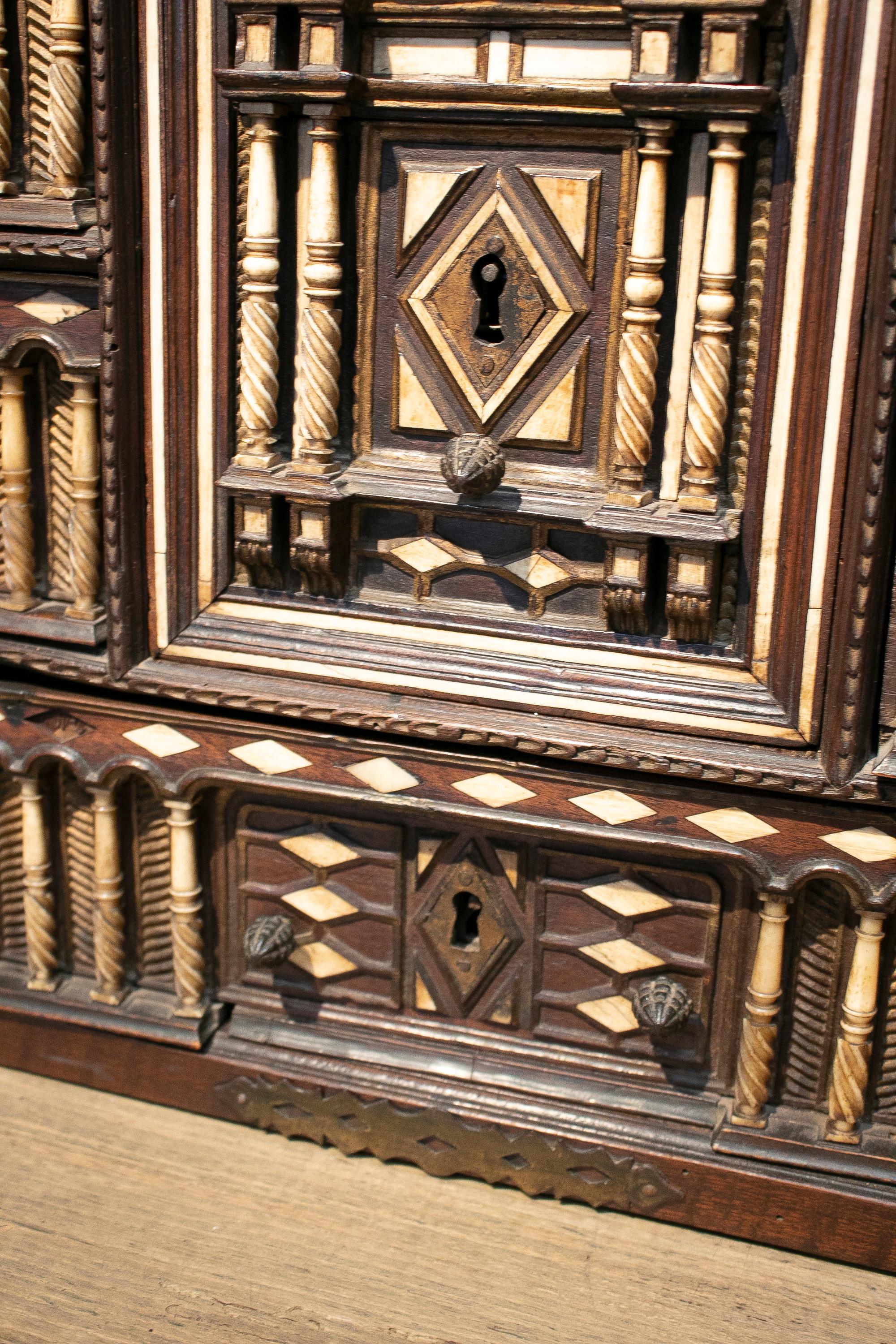 17th Century Spanish Bargueño Desk Hand Made 10-Drawer Wooden Portable Chest 8
