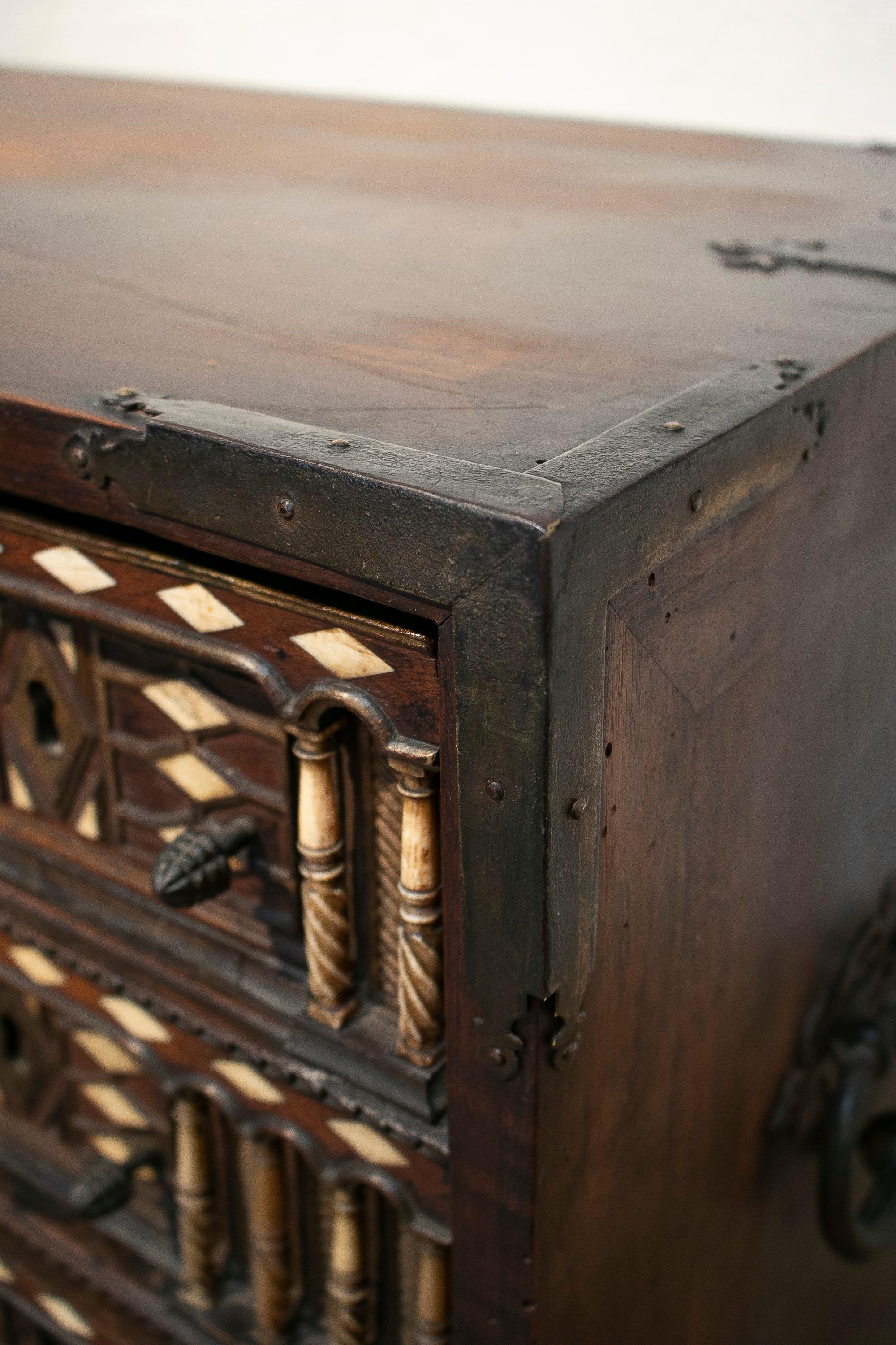 17th Century Spanish Bargueño Desk Hand Made 10-Drawer Wooden Portable Chest 12