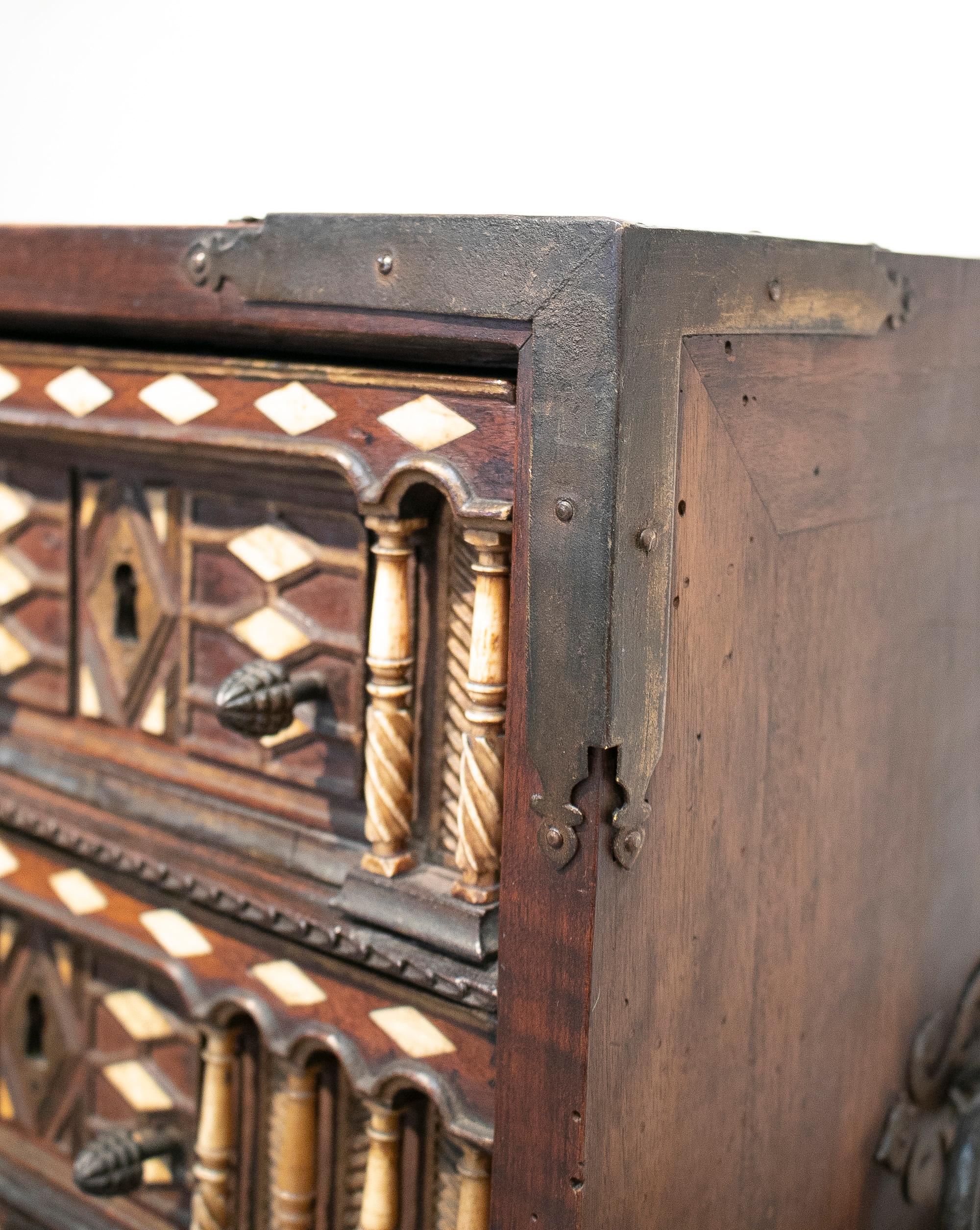 17th Century Spanish Bargueño Desk Hand Made 10-Drawer Wooden Portable Chest 13