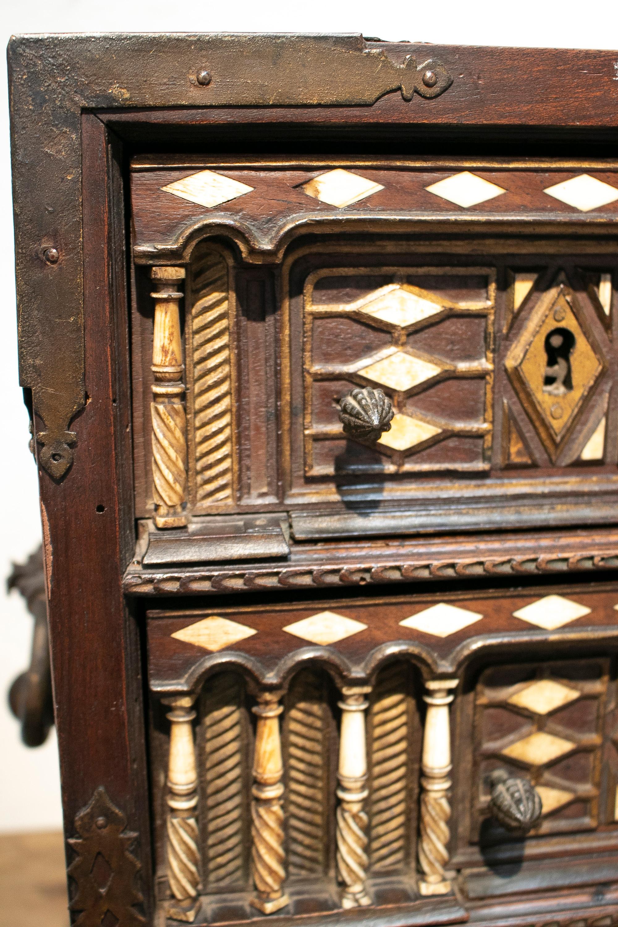 17th Century Spanish Bargueño Desk Hand Made 10-Drawer Wooden Portable Chest 1