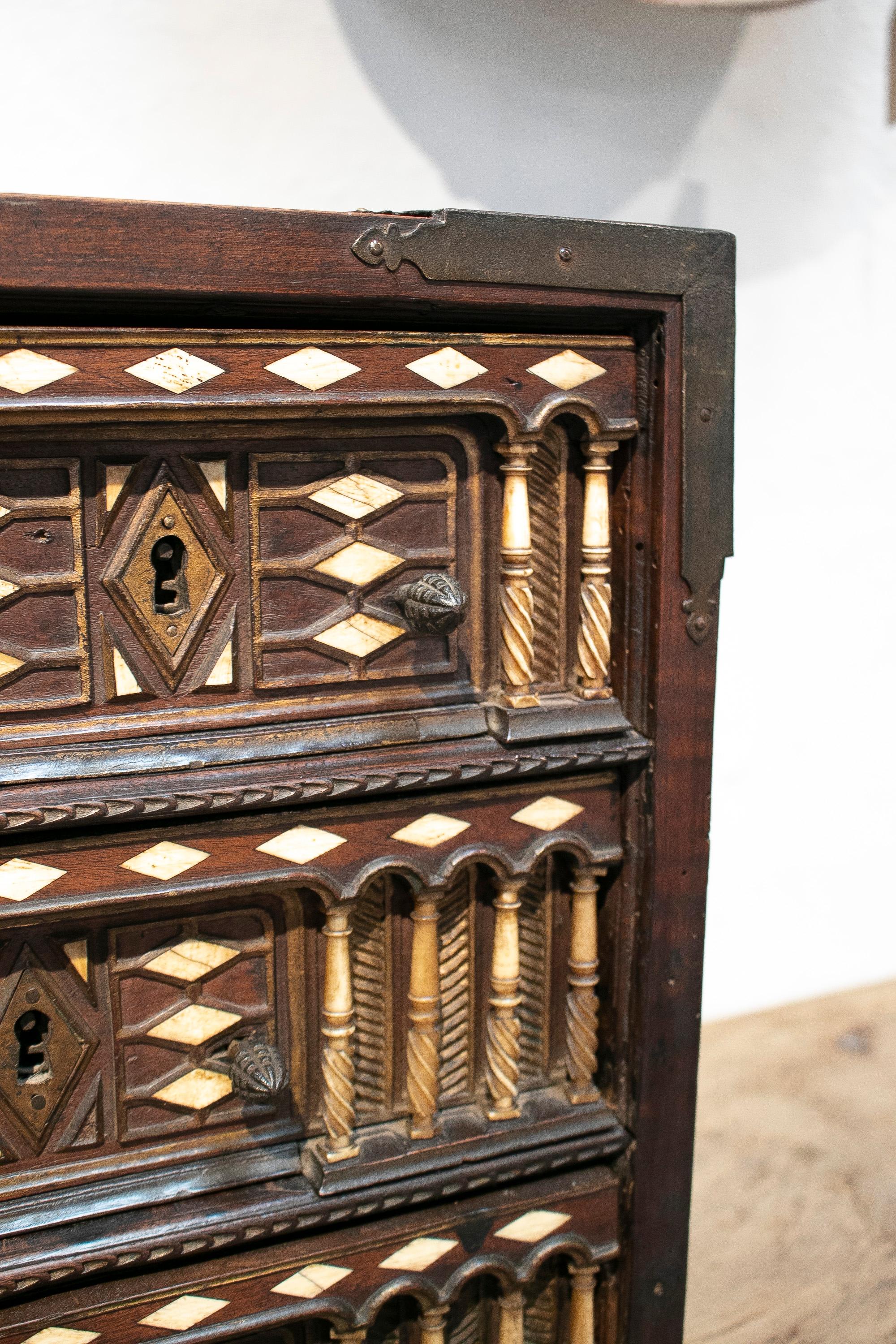17th Century Spanish Bargueño Desk Hand Made 10-Drawer Wooden Portable Chest 4