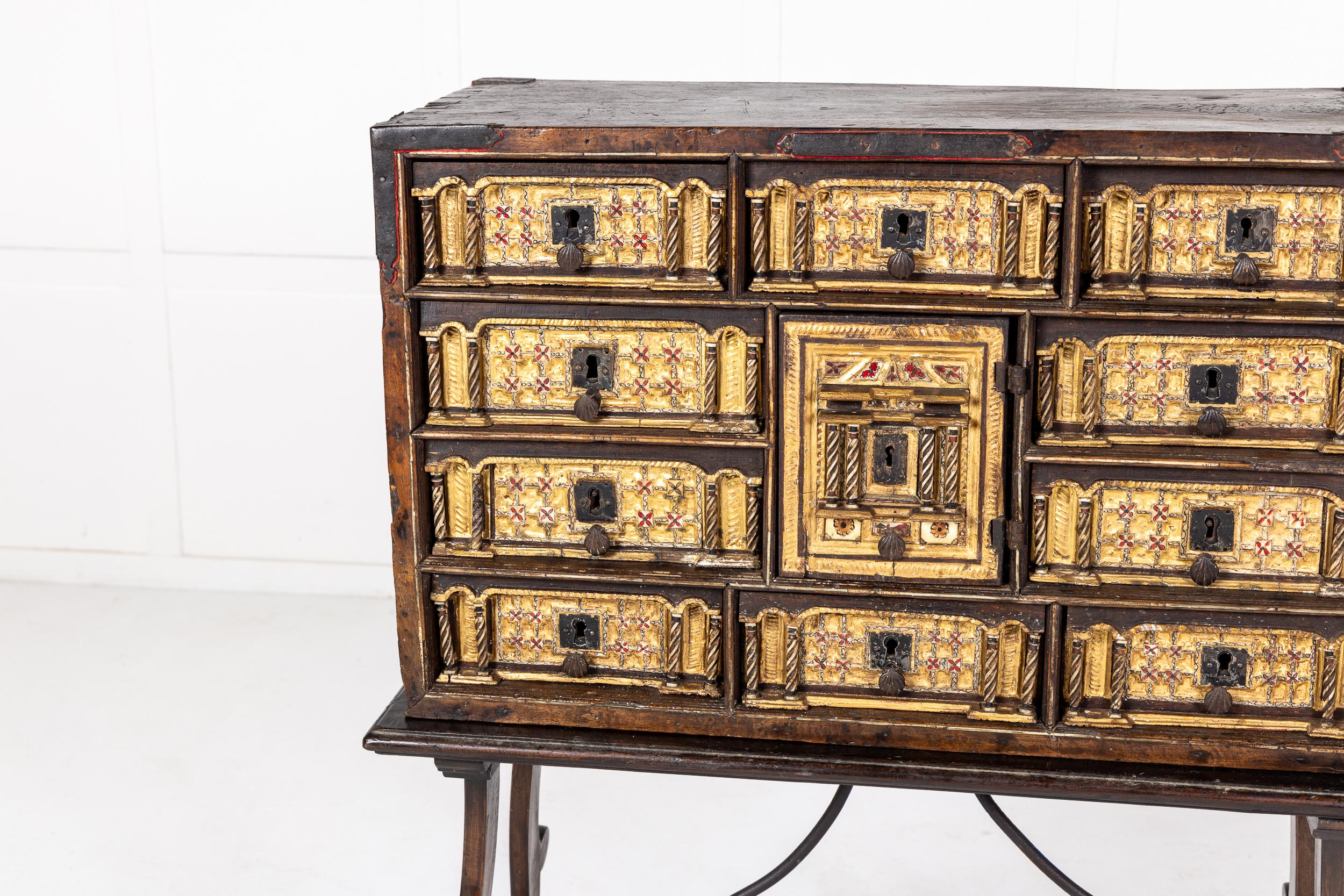 17th Century Spanish Bargueño Vargas Cabinet In Good Condition In Gloucestershire, GB