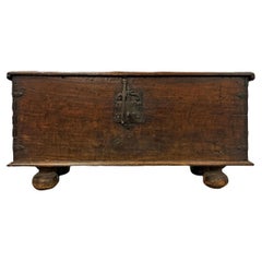 Baule in noce barocco spagnolo del XVII secolo